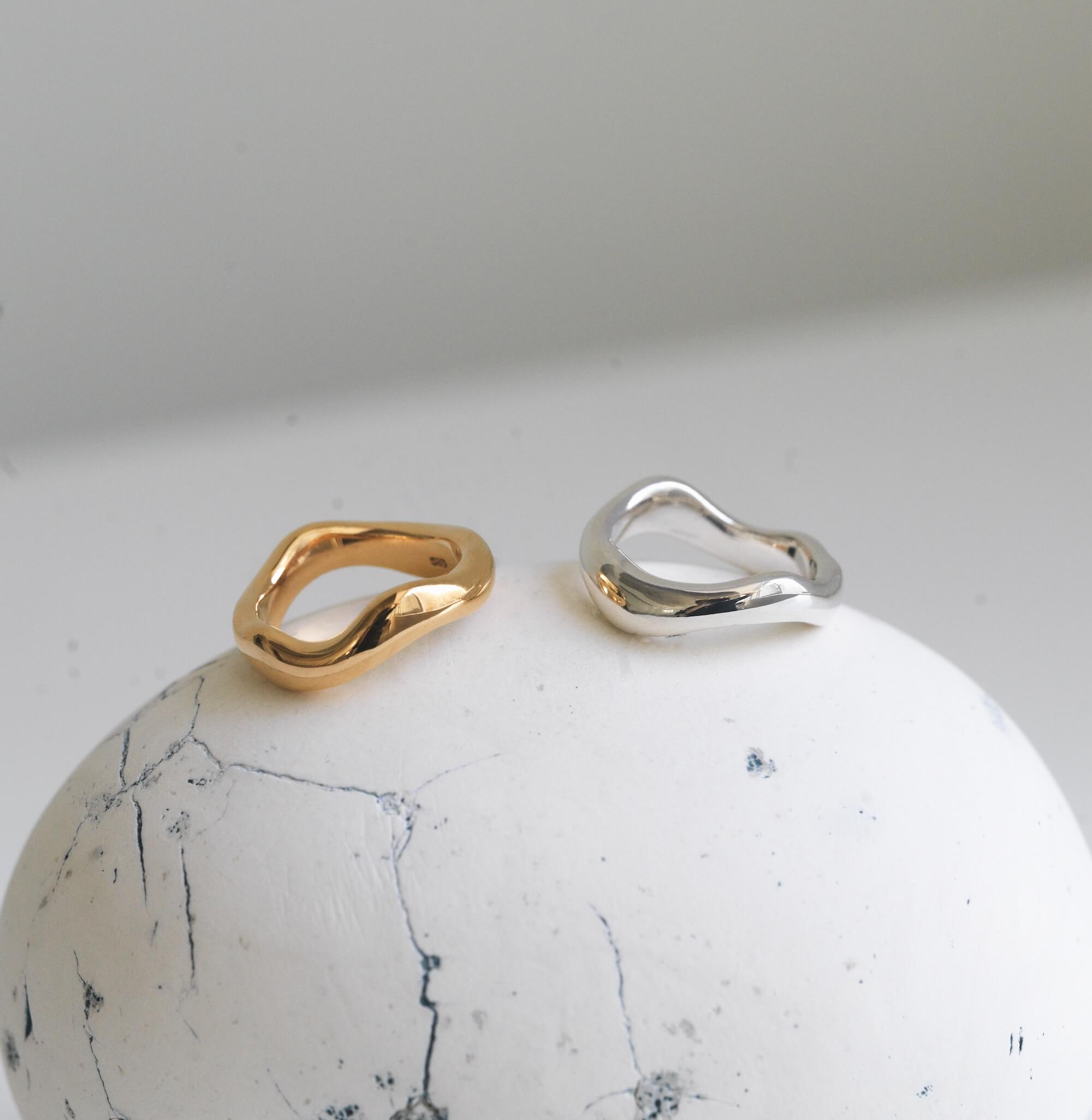 ボールドウェーブリング 側面 | 立体的なカーブがどの角度から見ても美しいデザインリング