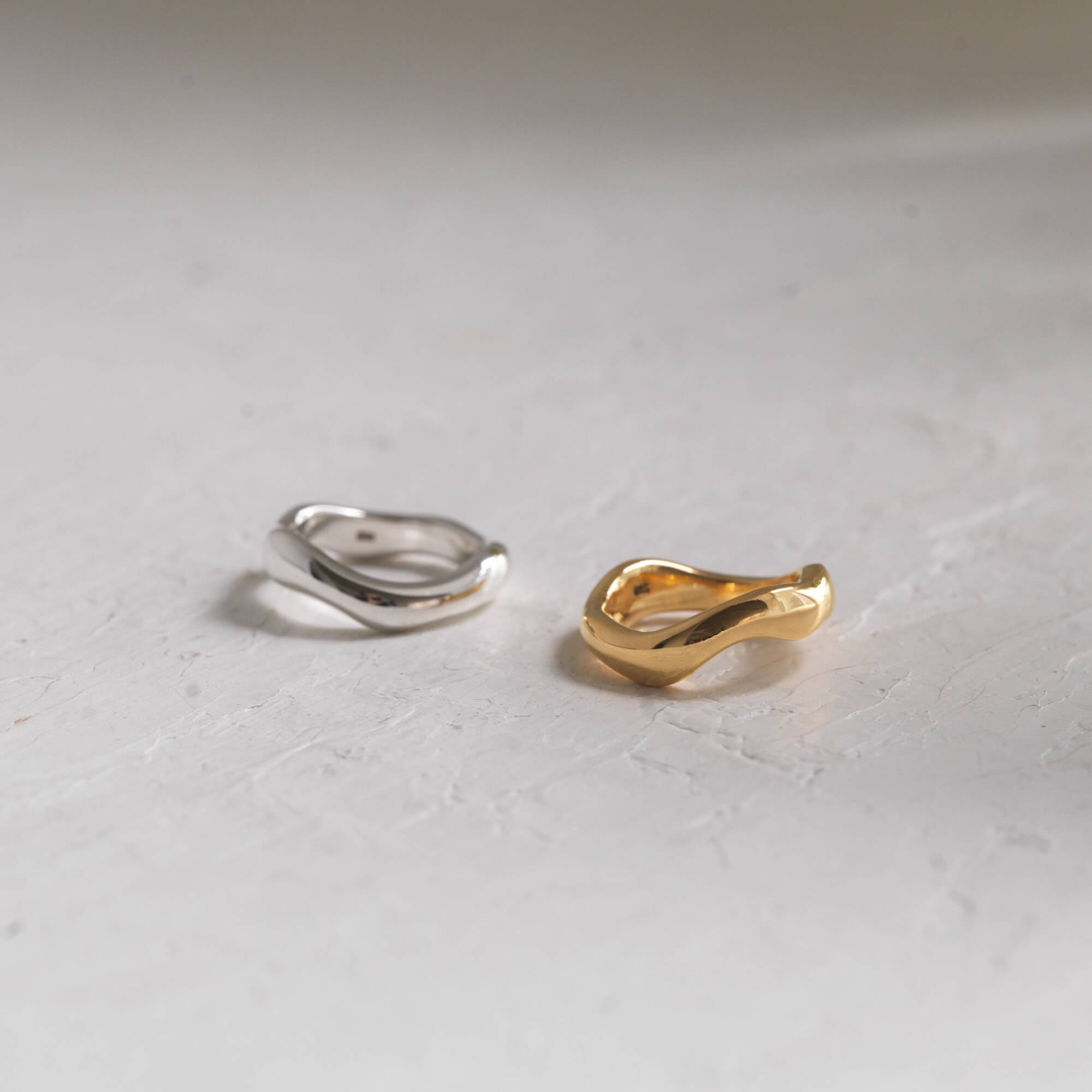 ボールドウェーブリング 全体 | 7号から15号まで展開するユニセックスリング