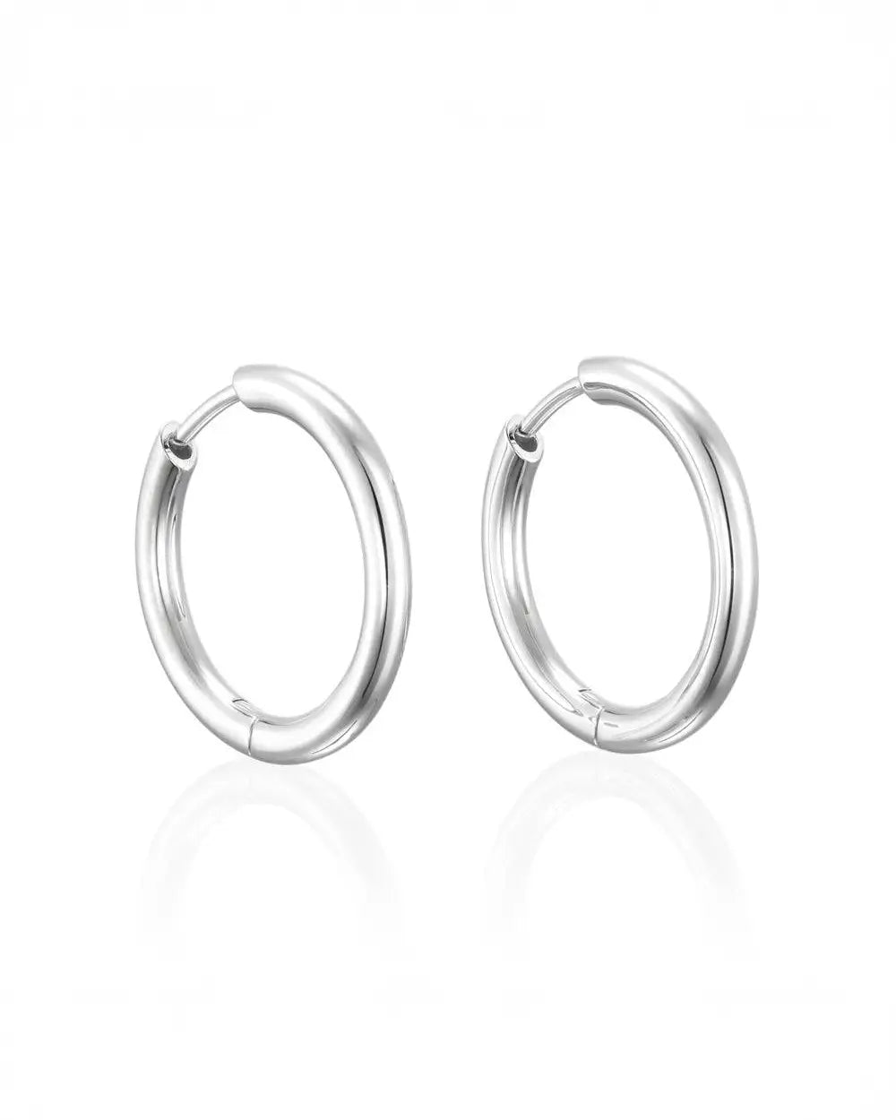クラシックフープピアス M シルバー ペア | シンプルコーデを格上げする大ぶりなキャッチレスフープピアス