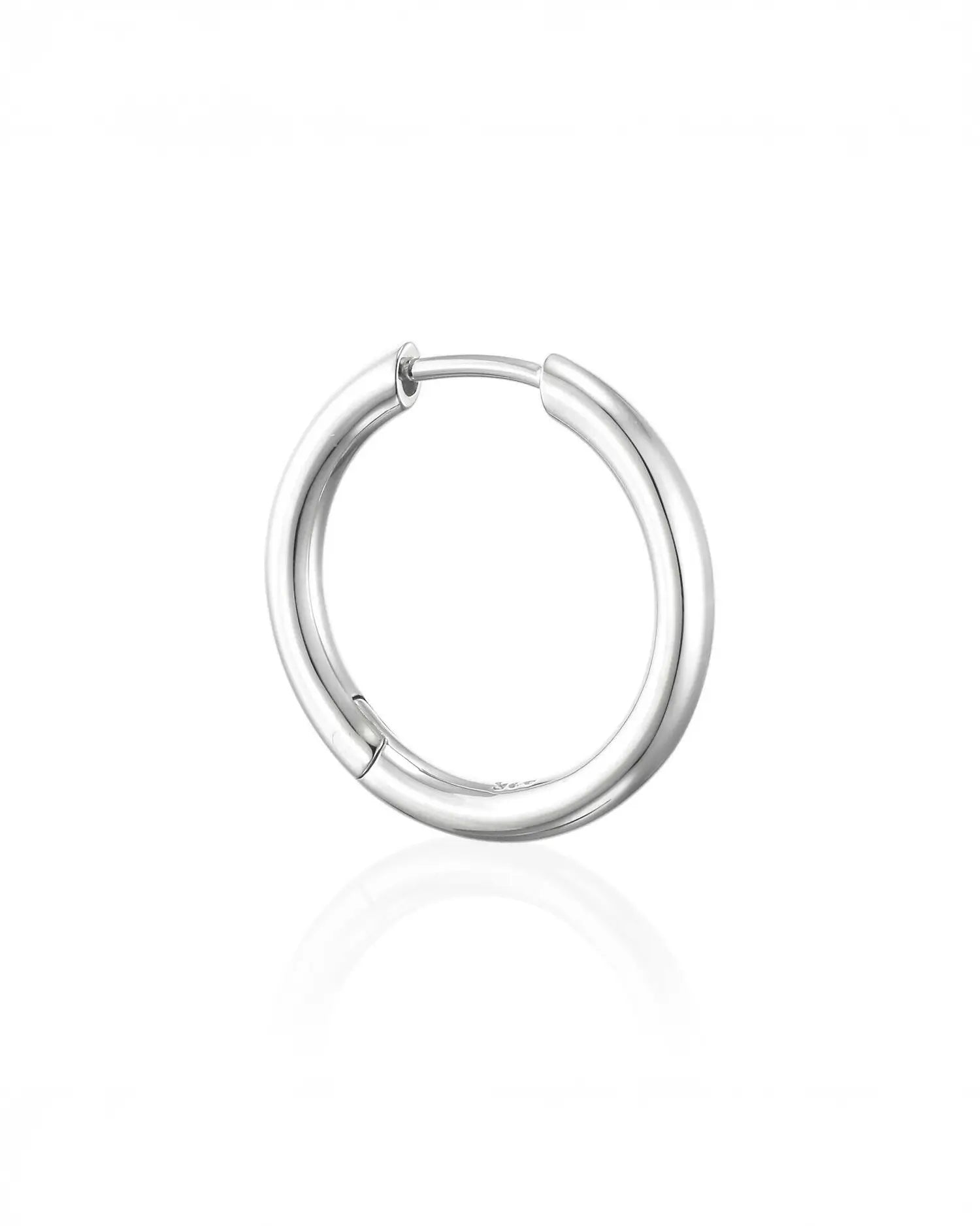 クラシックフープピアス M シルバー 片耳 | 存在感のあるサイズ感とシルバー925の美しい光沢