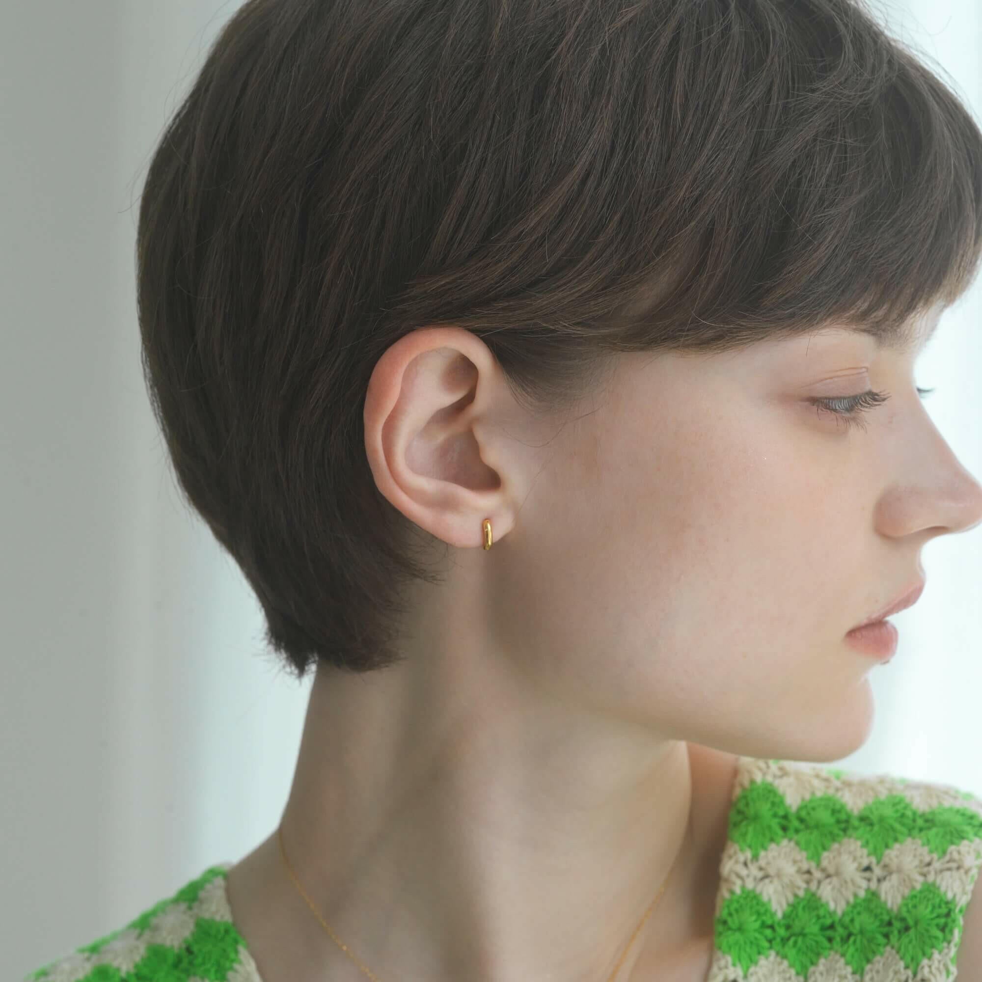 クラシックフープピアス XS ゴールド | 大人女性に人気のミニマルでシンプルなレディースピアス