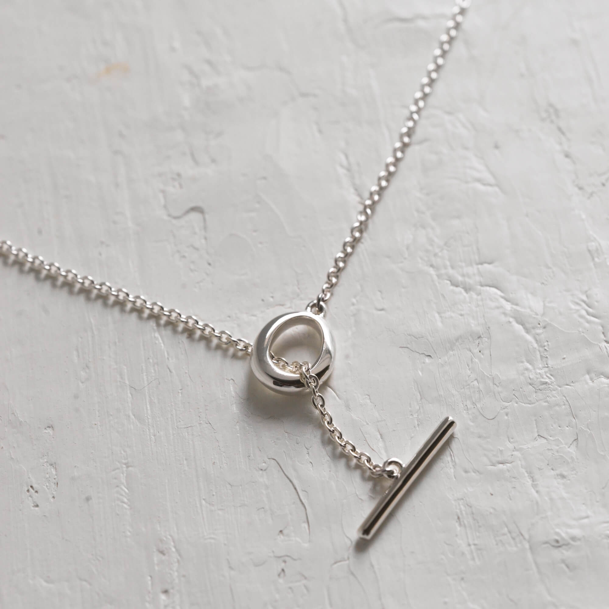 デュードロップネックレス ゴールド マンテルアップ | こだわりの留め具ディテール