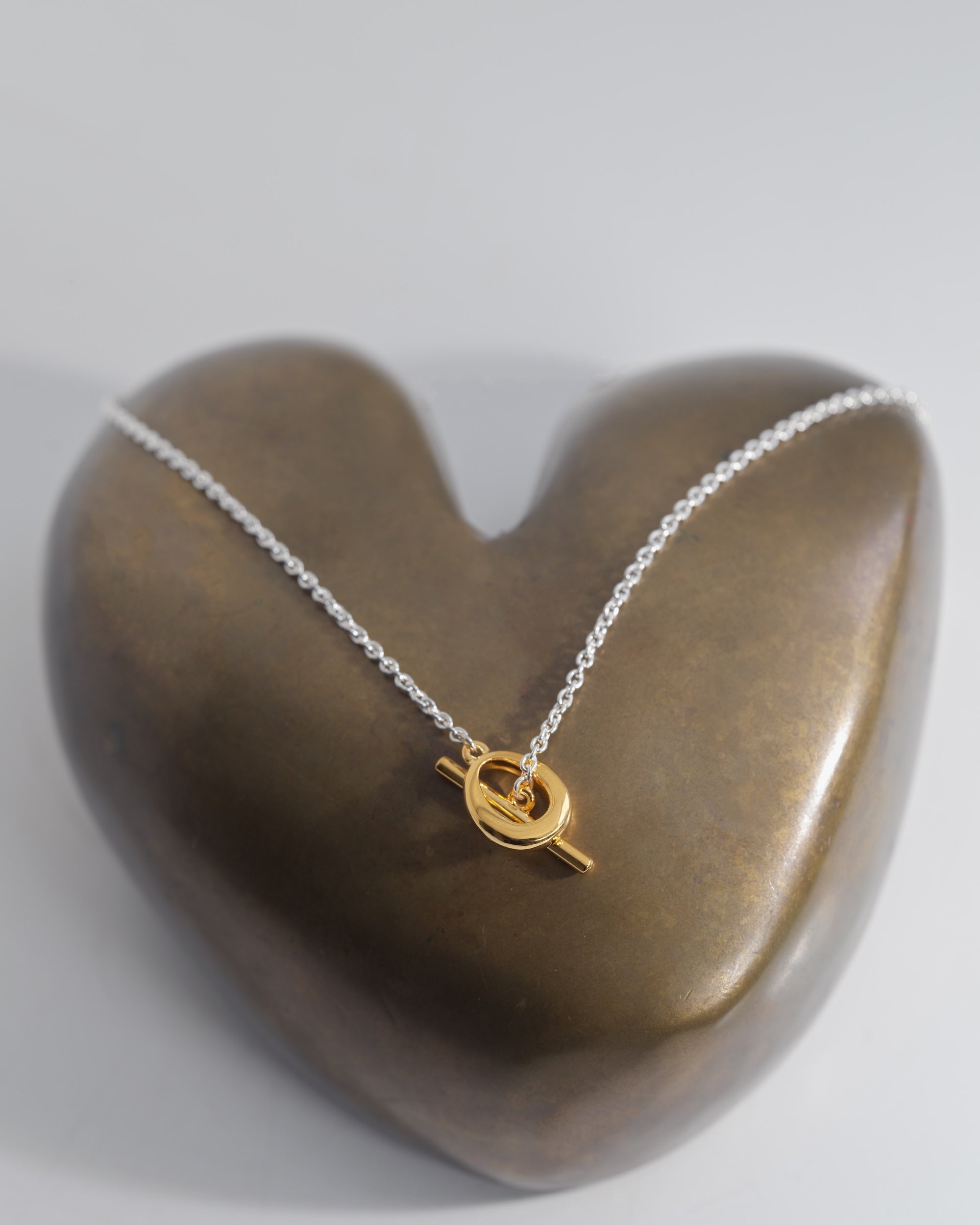 デュードロップネックレス バイカラー 全体 | アレンジ自在な2way仕様で長く愛用できるジェンダーレスネックレス