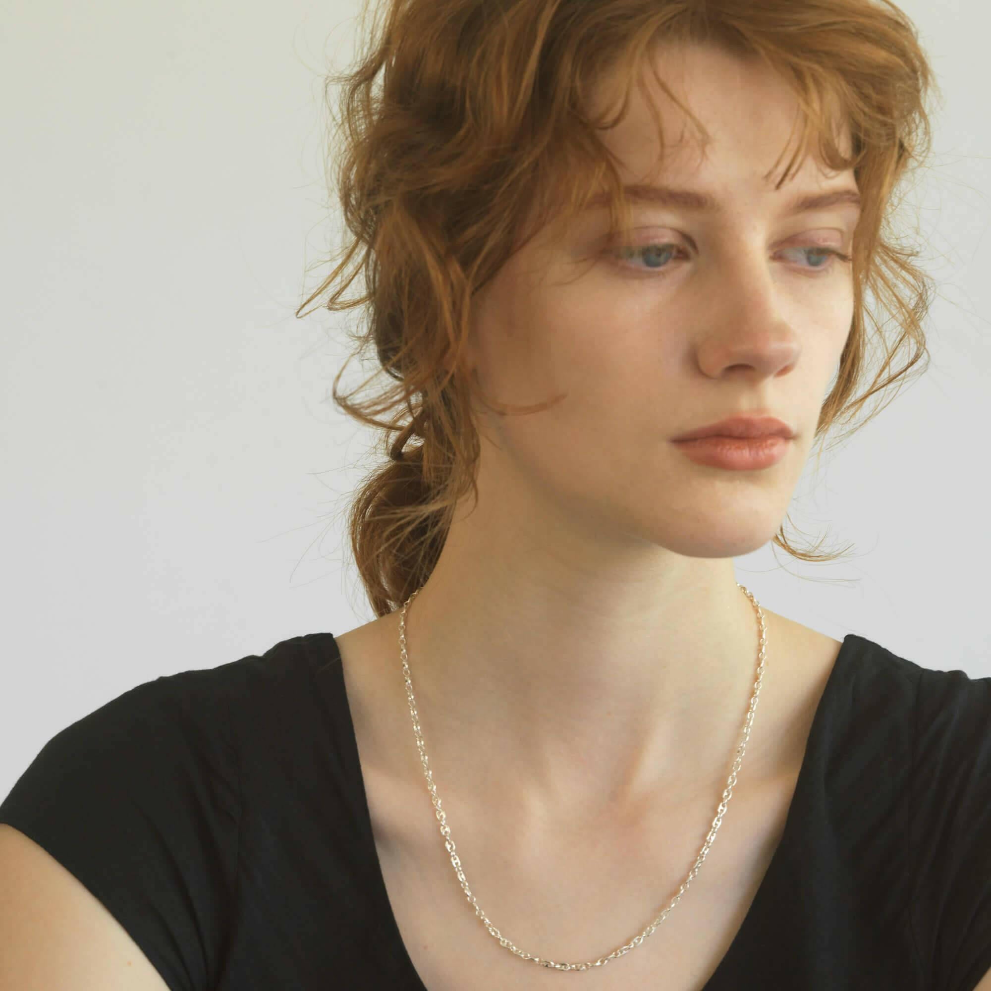 マリーナリンクチェーンネックレス シルバー 正面 | アンカーモチーフのコマが連なるクラシカルな表情