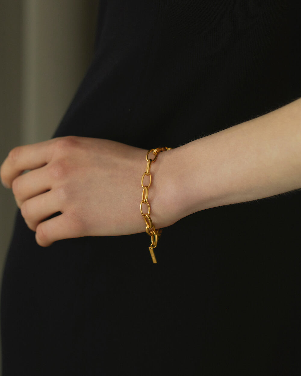 オーバルチェーンブレスレット ジェンダーレス | メンズライクな装いにも合うモードなチェーンデザイン