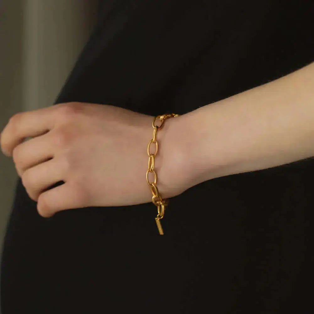 オーバルチェーンブレスレット ジェンダーレス | メンズライクな装いにも合うモードなチェーンデザイン