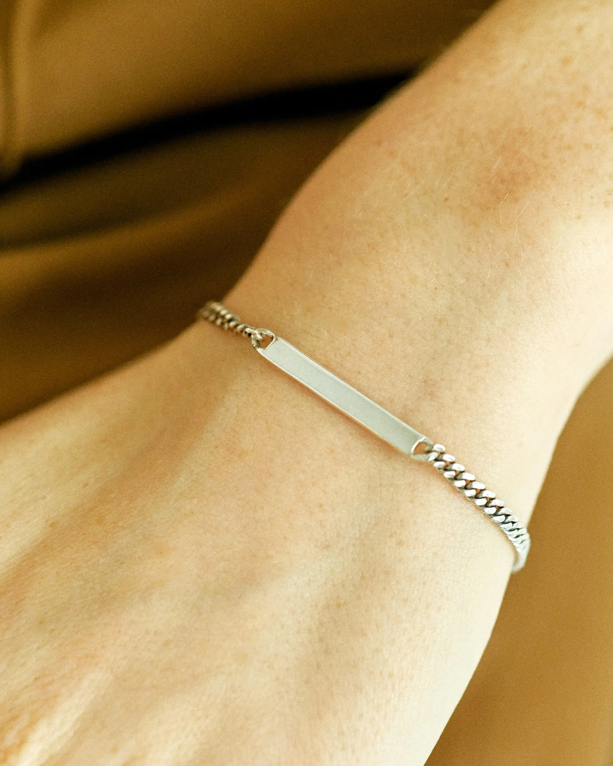 プレートチェーンブレスレット ジェンダーレス | メンズ・レディース問わず自然に馴染むユニセックスなサイズ感