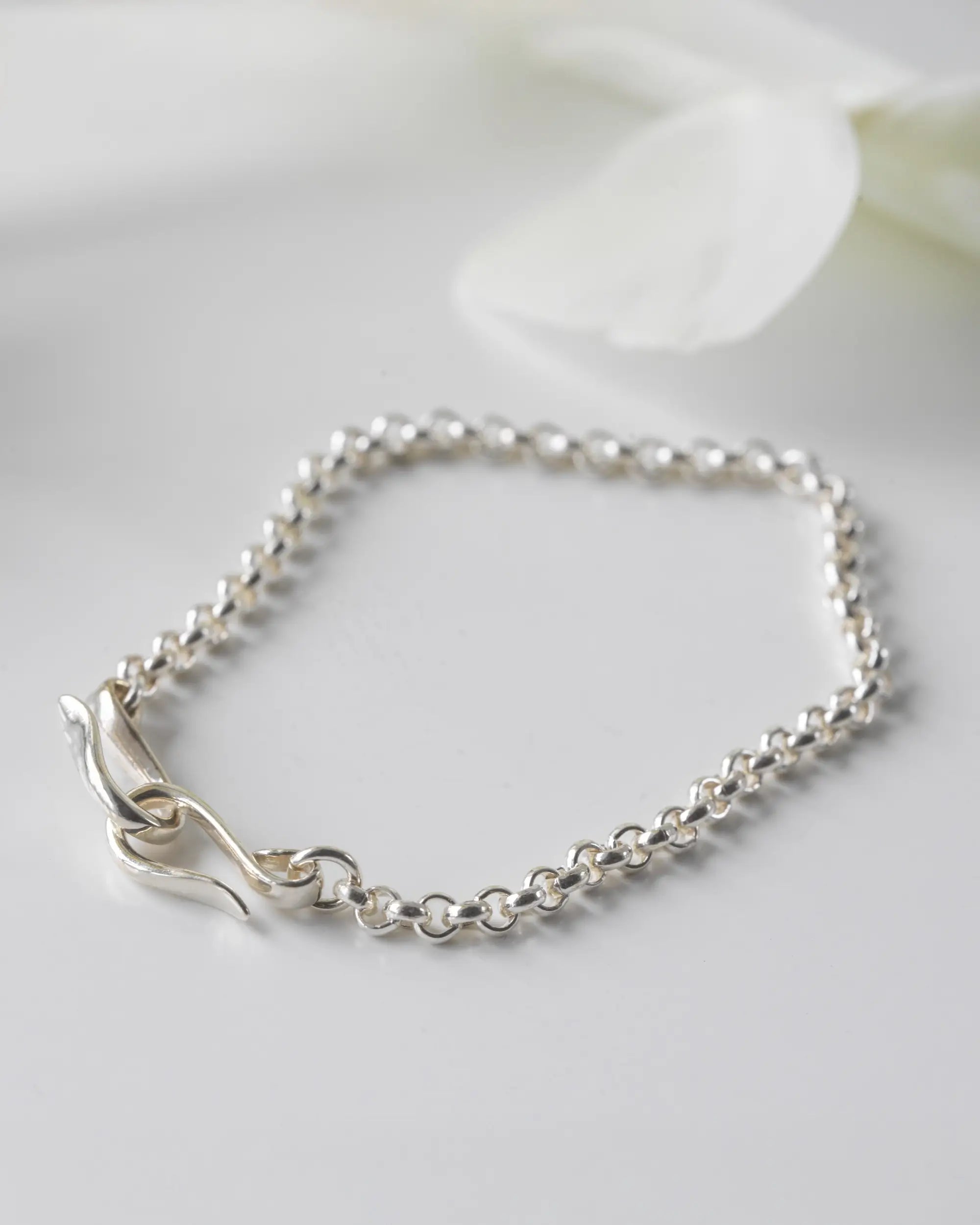 リカランスチェーンブレスレット シルバー925 置き画 | 滑らかな丸玉が連なるクラシカルなボールチェーン