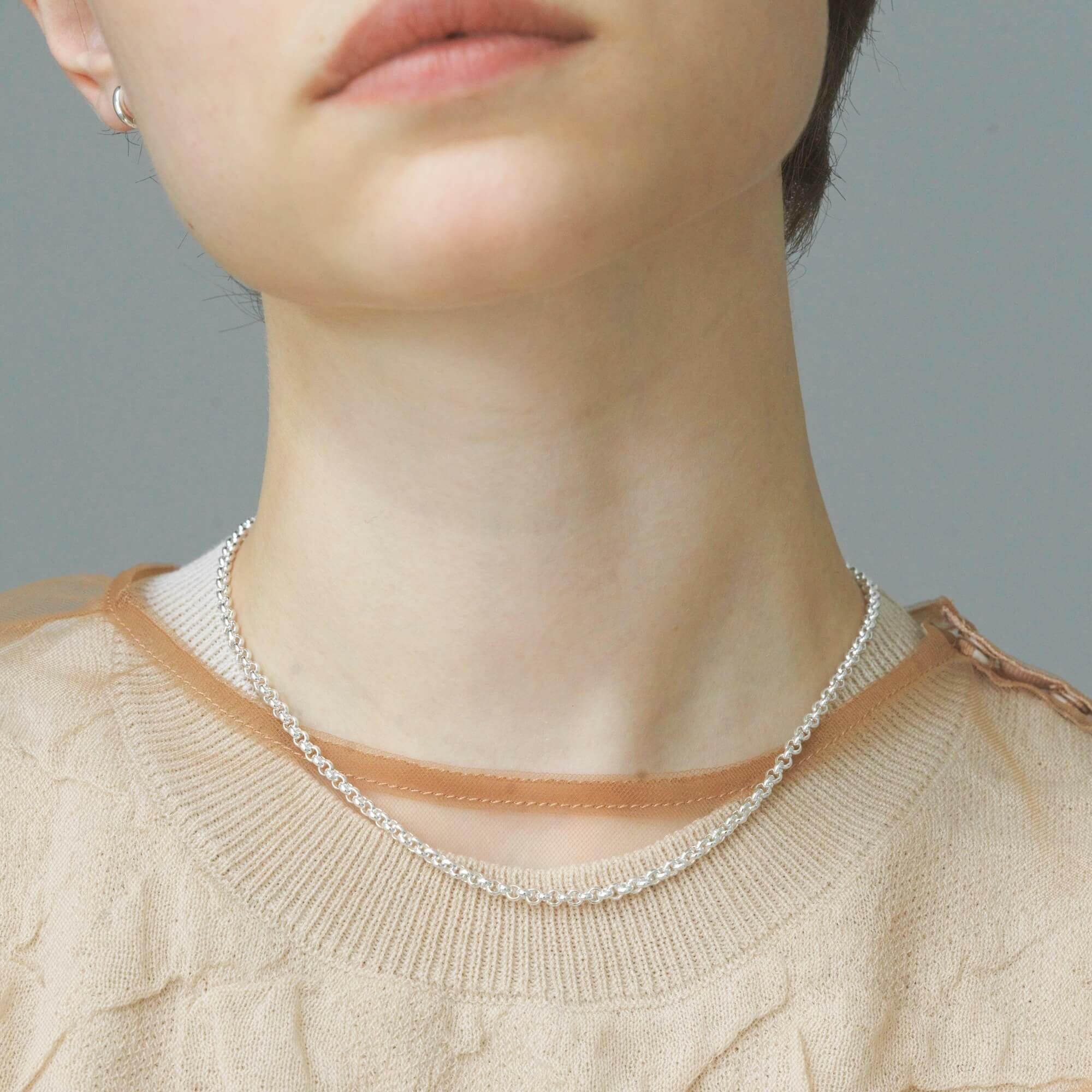 リカランスチェーンネックレス シルバー アップ | 柔らかな光沢が肌を綺麗に見せるスターリングシルバー
