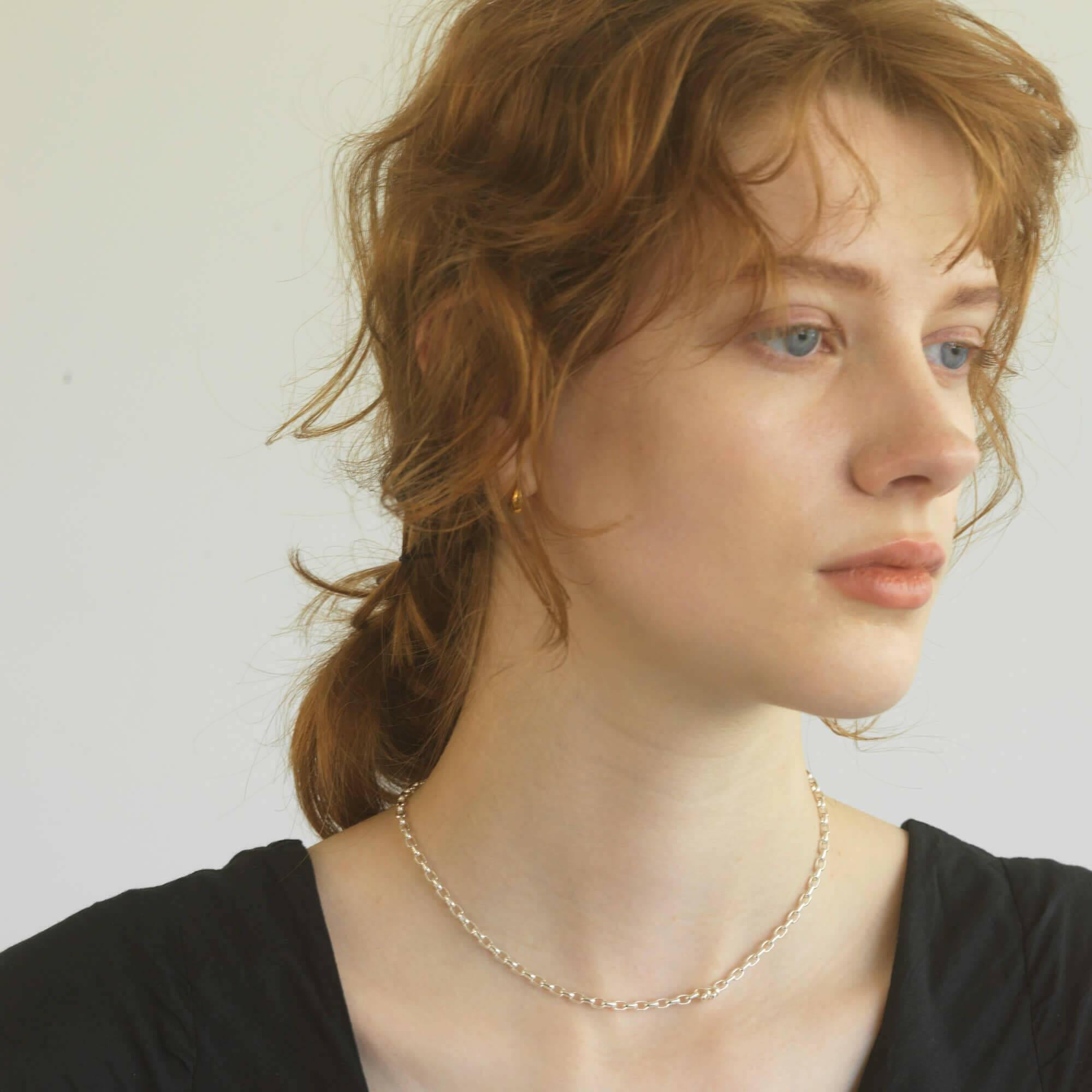 ロロチェーンネックレス シルバー925 Sサイズ(38cm) 着用画像 | 首元に沿うチョーカーのような短め丈