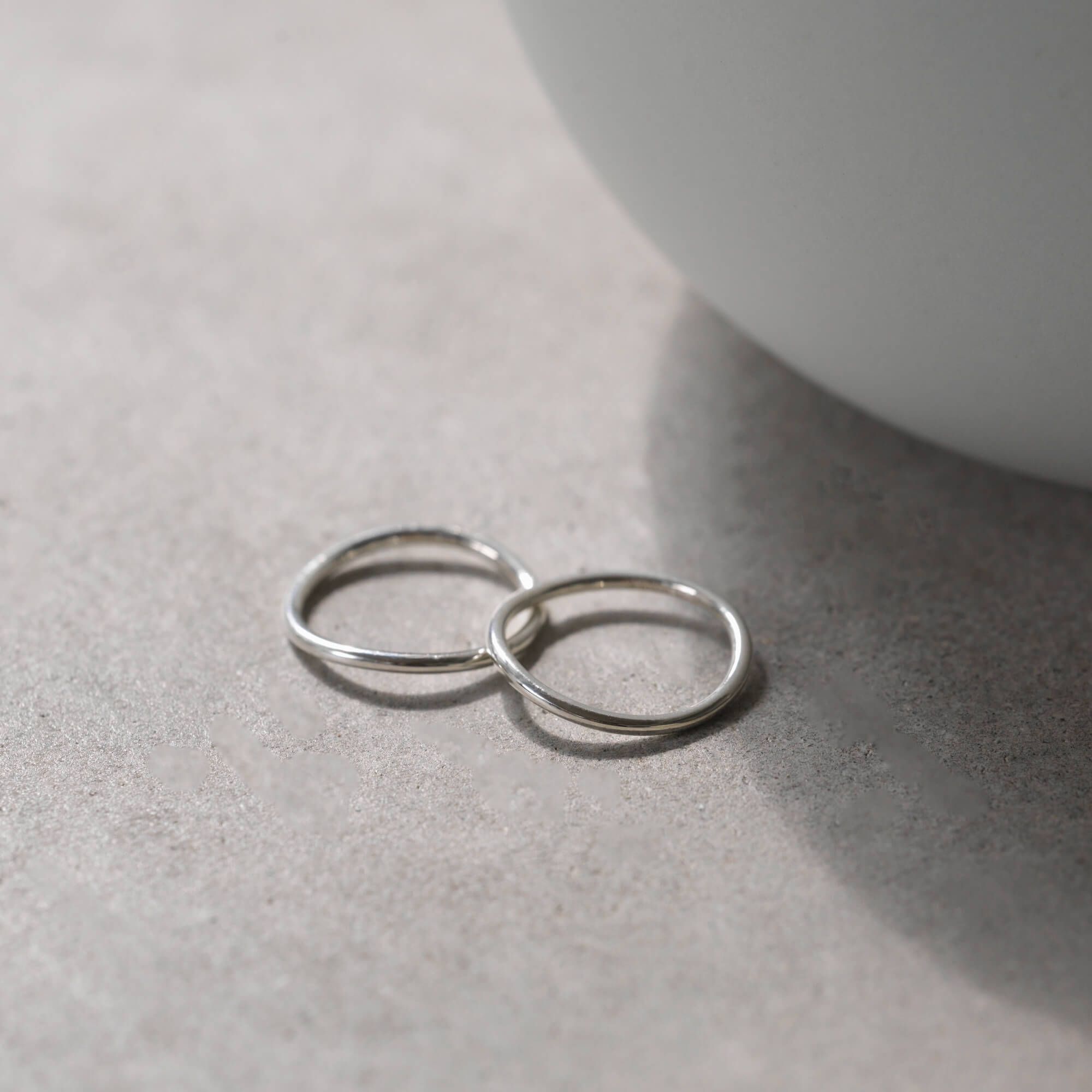 錆びないシルバー925のロウウェーブリング。おしゃれで人差し指にぴったりのデザイン