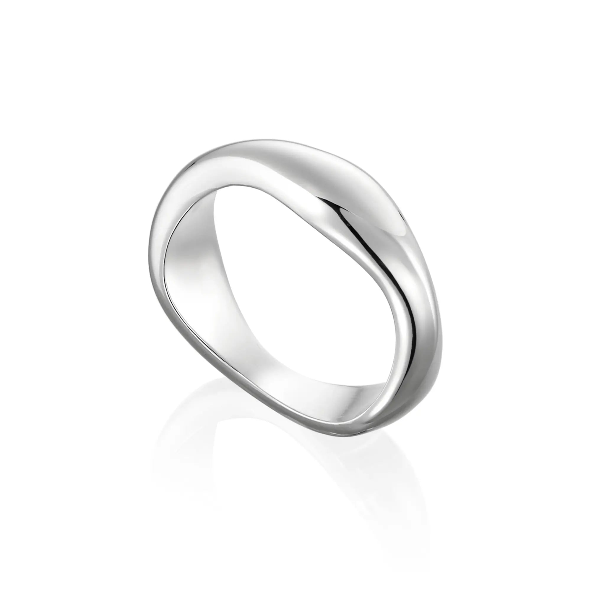 シルバーアクセサリーブランドが贈るスムースウェーブリング。 シンプルでモード、おしゃれなペアリングとして人気。