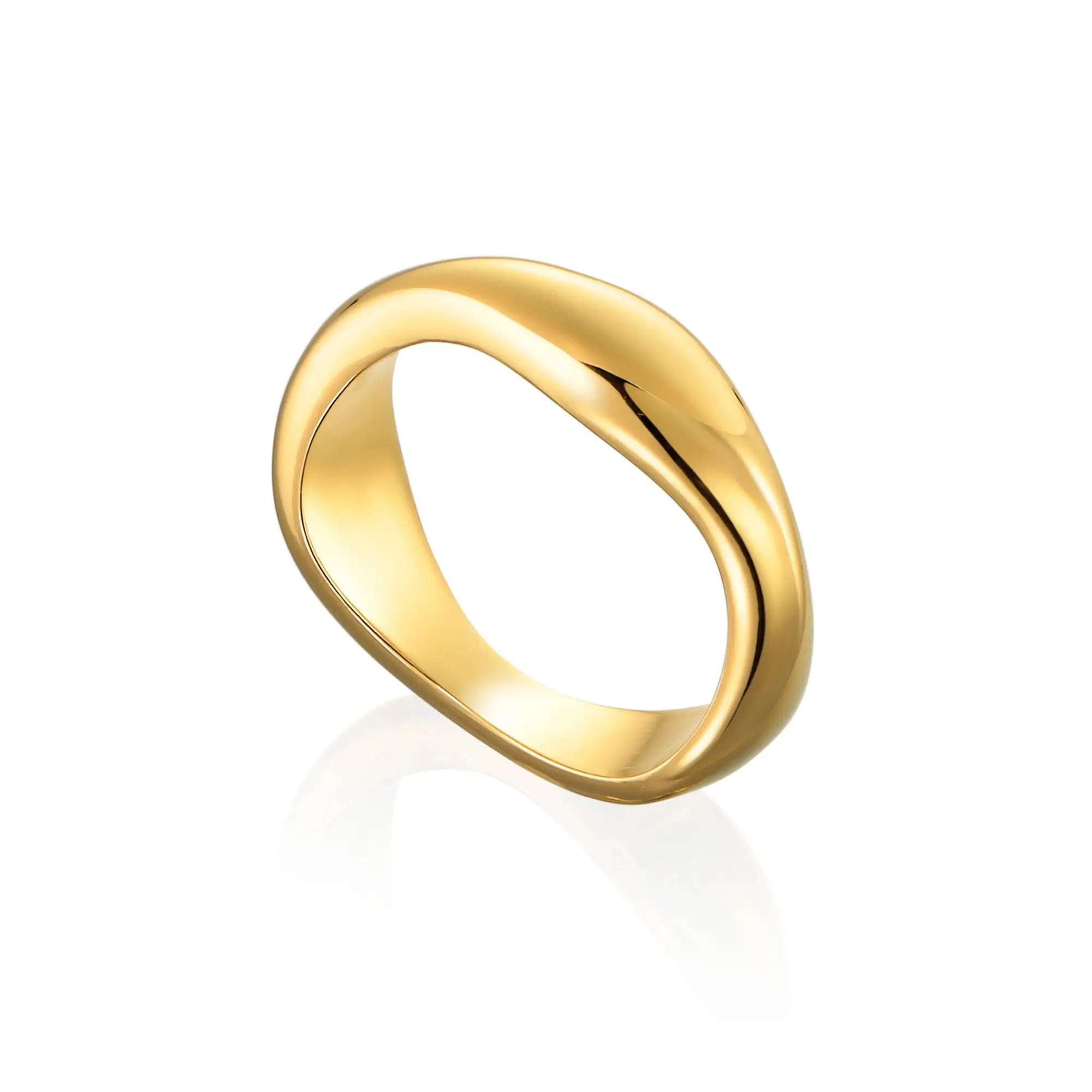 シンプルを極めたスムースウェーブリング。 錆びないK18コーティング仕上げでつけっぱなしでも上品に輝く。