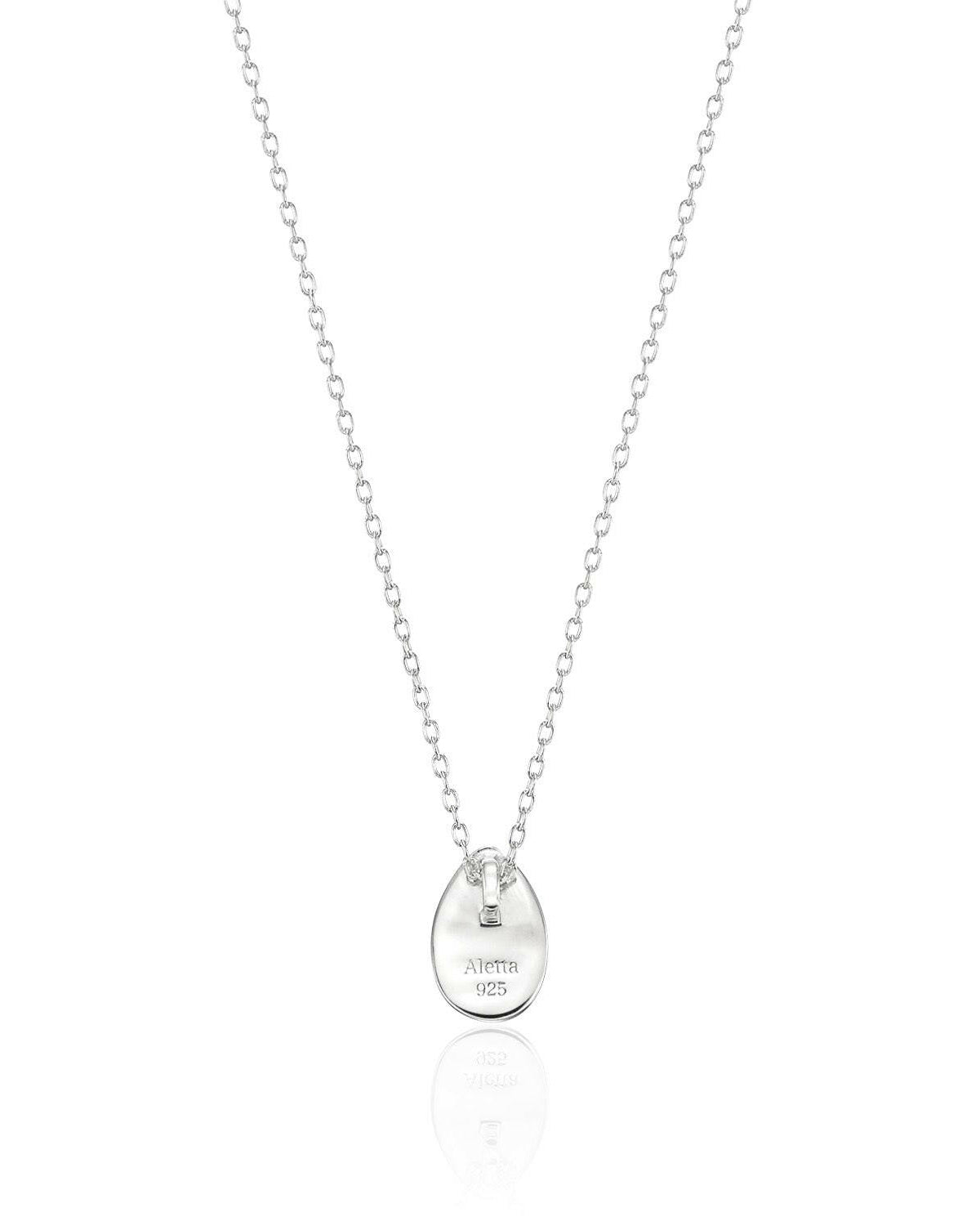 シルバー925 ティアドロップネックレス 商品単体画像裏面 - Alettaのブランドロゴ刻印入りディテール