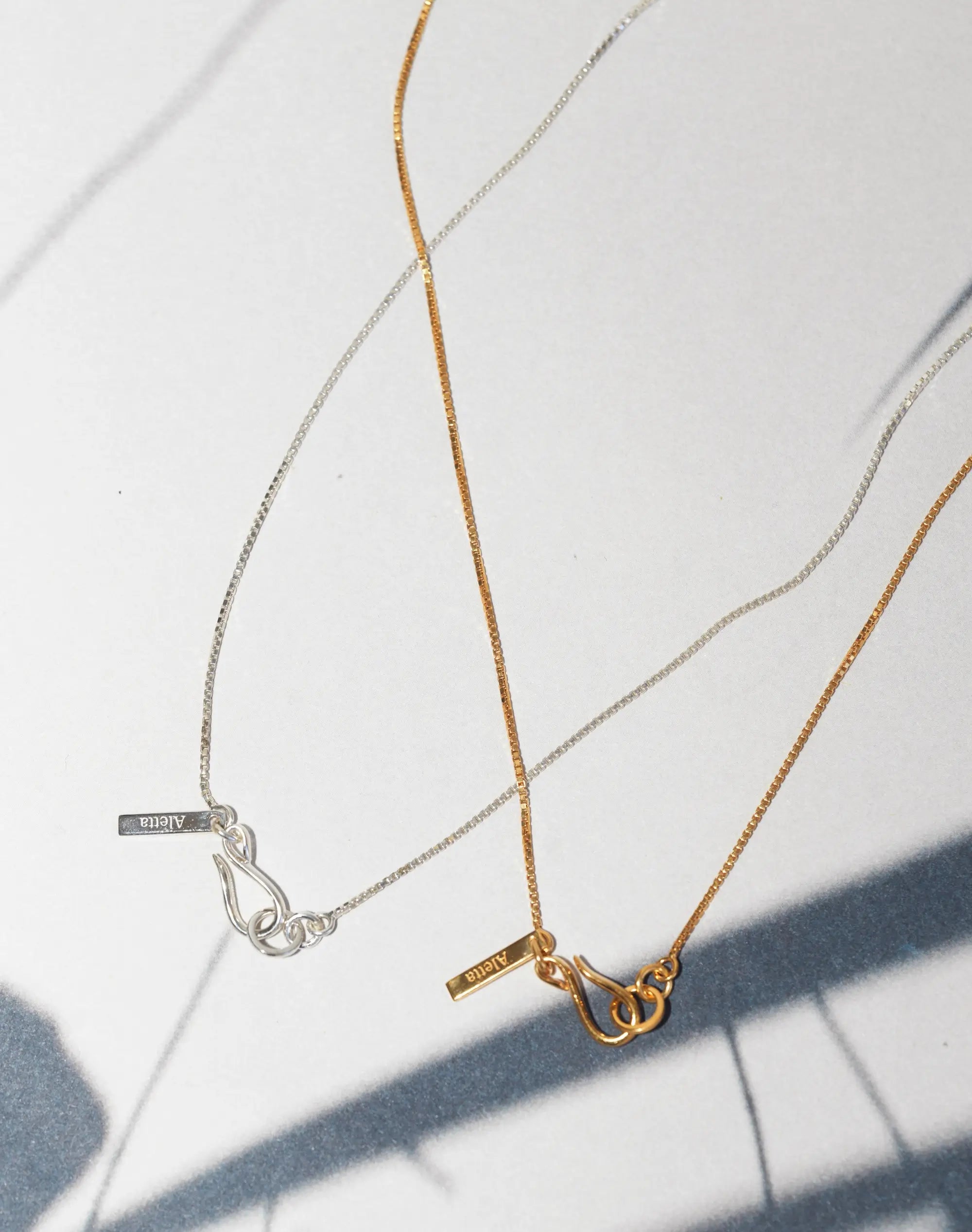 ベネチアンチェーンネックレス ゴールド・シルバー | シンプルだからこそ素材の良さが際立つ万能チェーン