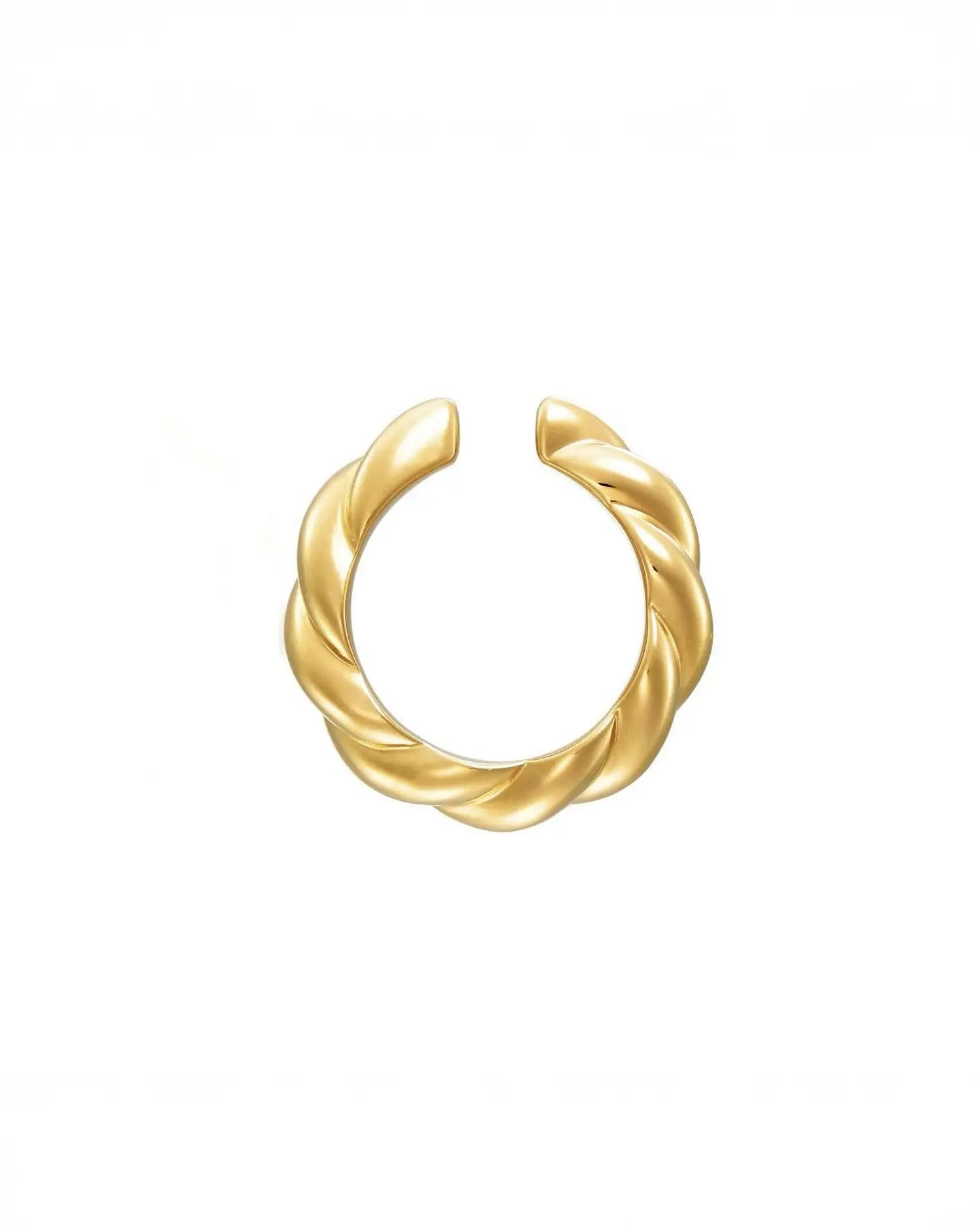 ウェーブイヤーカフ(ゴールド)の正面白背景画像。厚み約5mmの立体的なカーブが美しい、敏感肌でも安心の18Kゴールドコーティング。