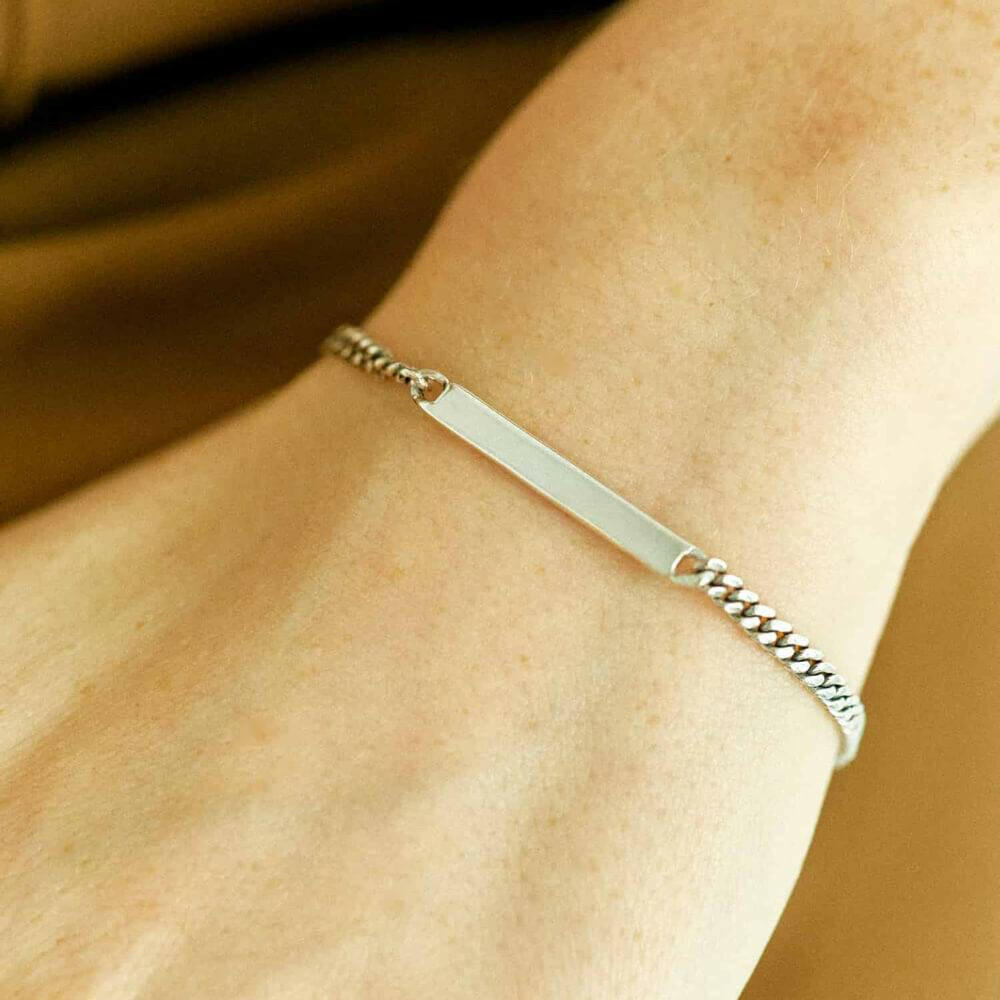 プレートチェーンブレスレット ジェンダーレス | メンズ・レディース問わず自然に馴染むユニセックスなサイズ感