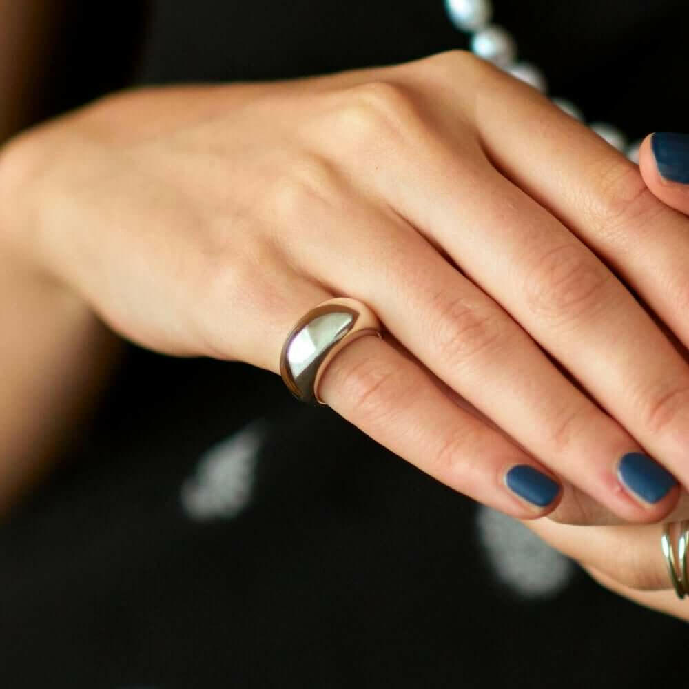 ティアドロップリング 指輪 おしゃれ 人差し指 人気 シンプル つけっぱなし 錆びない シルバー925 18金 K18コーティング 太め 指輪 メンズ レディース ペア リング シルバーアクセサリーブランド ピンキーリング