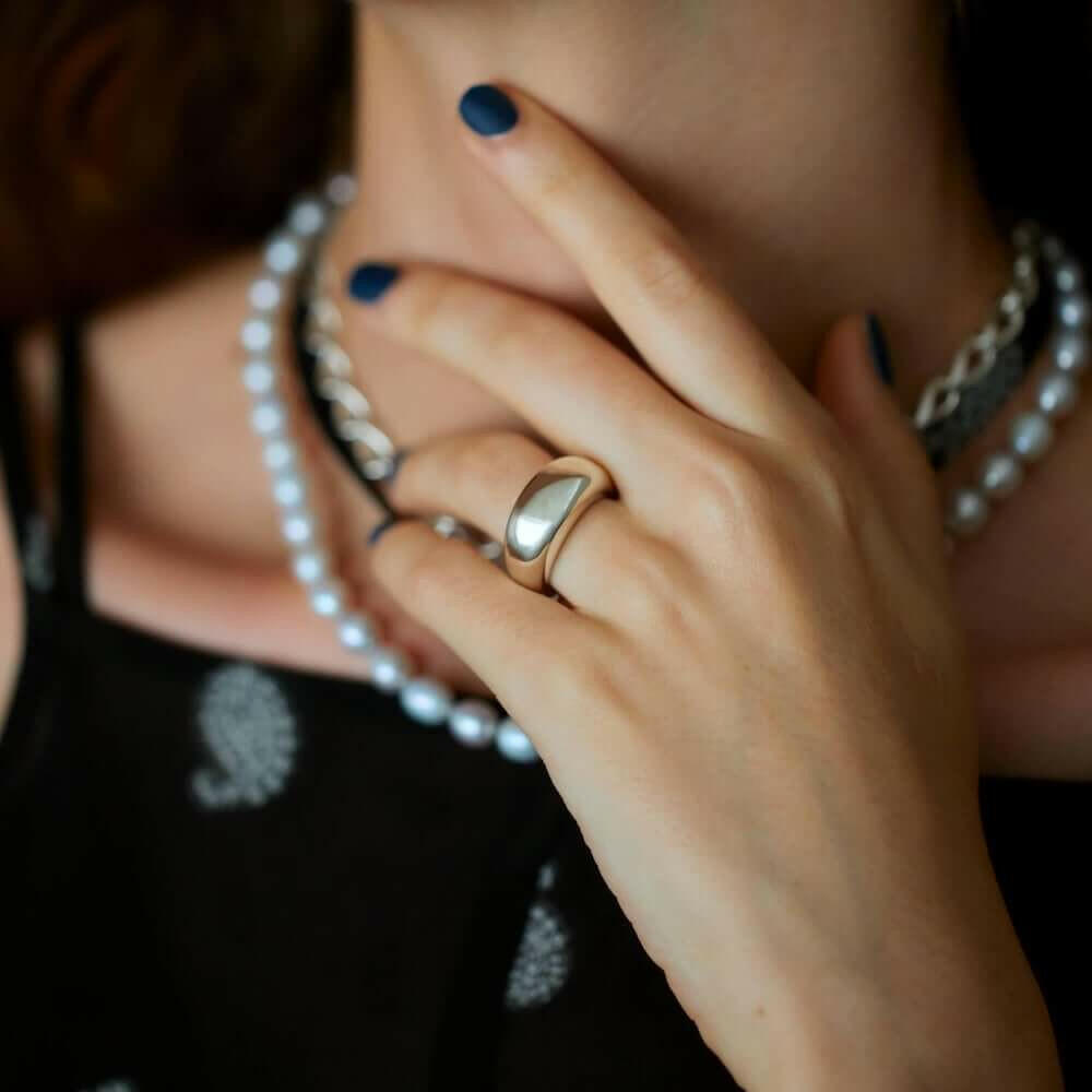 ティアドロップリング 指輪 おしゃれ 人差し指 人気 シンプル つけっぱなし 錆びない シルバー925 18金 K18コーティング 太め 指輪 メンズ レディース ペア リング シルバーアクセサリーブランド ピンキーリング