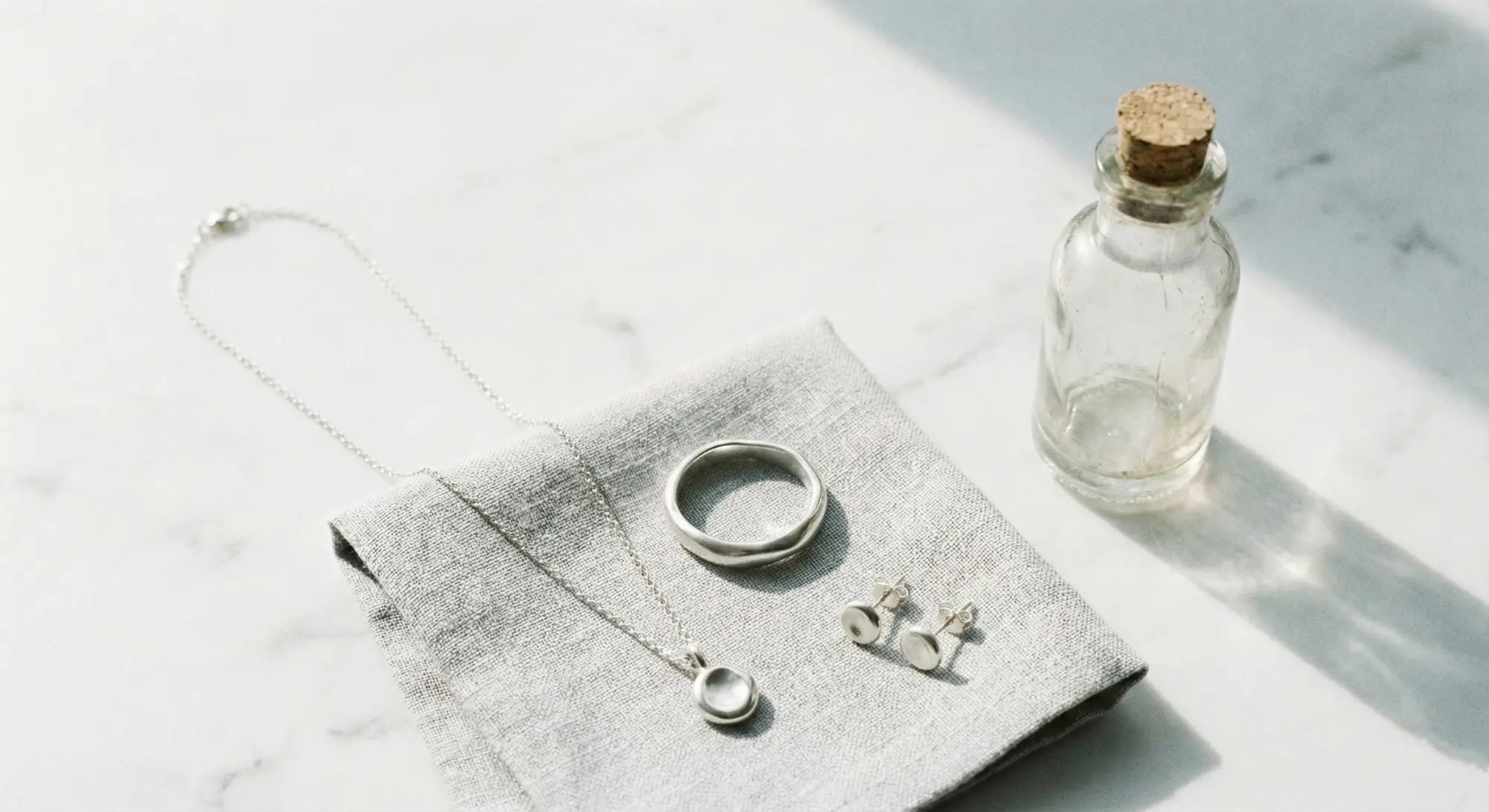 【プロが解説】シルバー925の黒ずみは錆じゃない！3分でできるお手入れ術と変色の真実