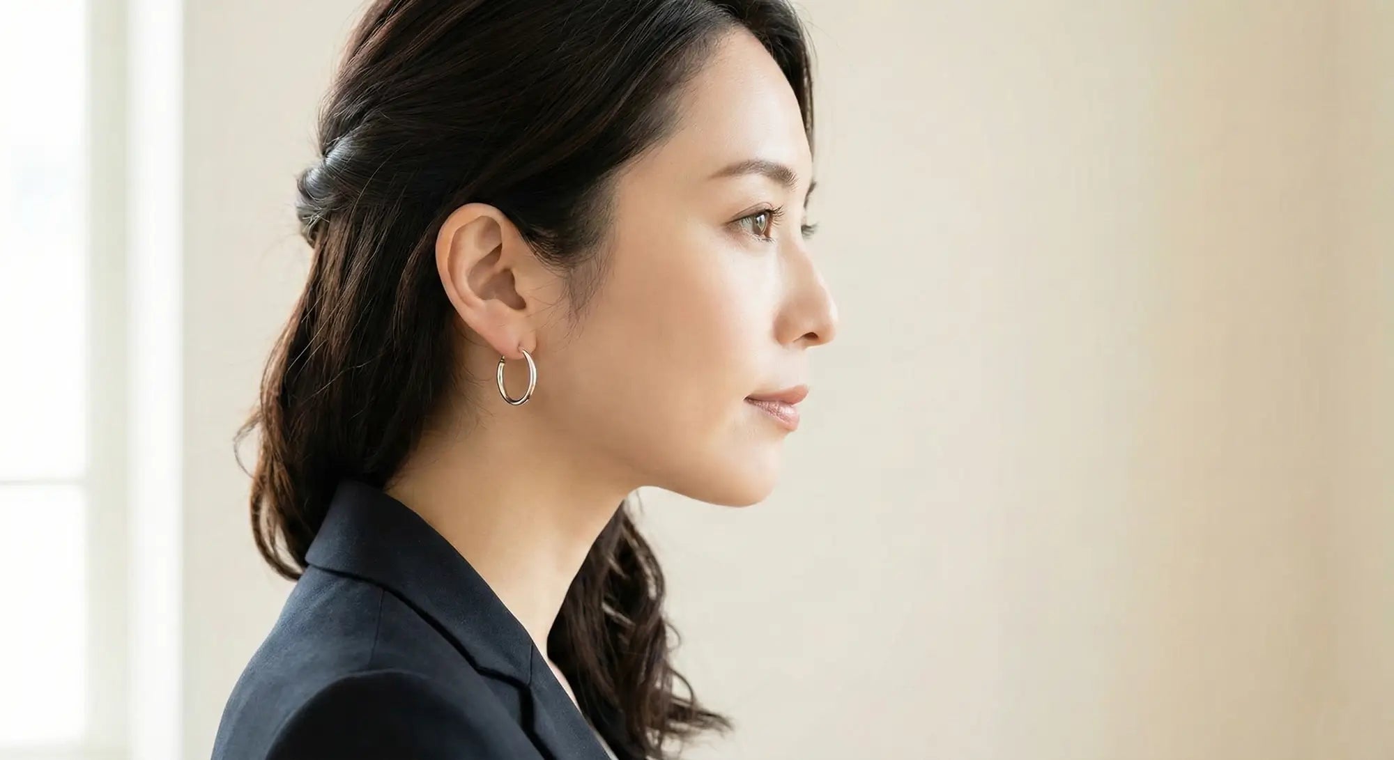 【30代・40代】つけっぱなしOK！大人に似合うフープピアスおすすめ5選｜金属アレルギー対応・シルバー925