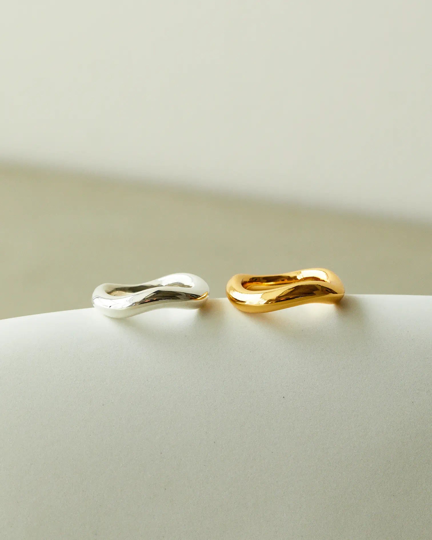 Cloud wave ring