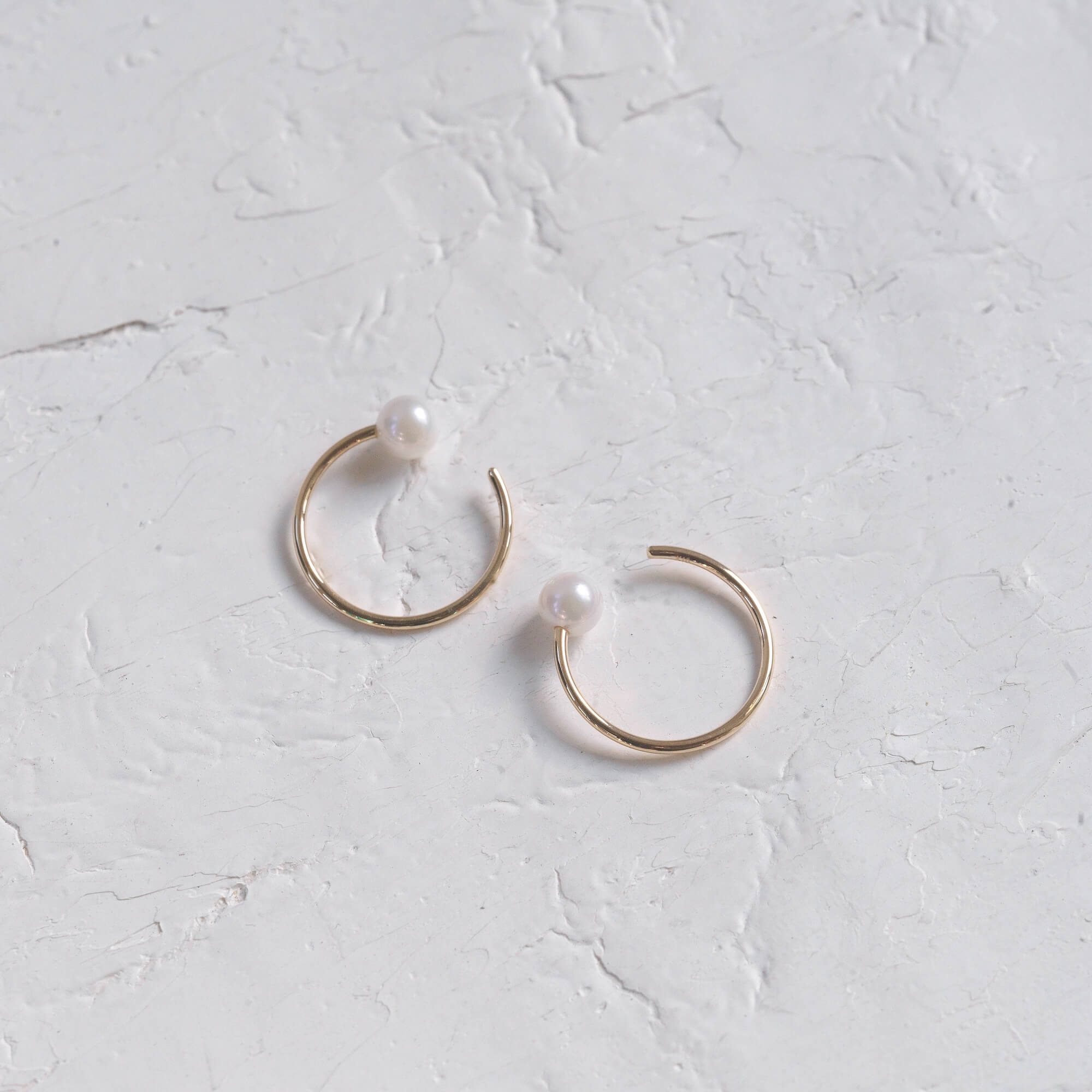 10K Akoya pearl hoops S