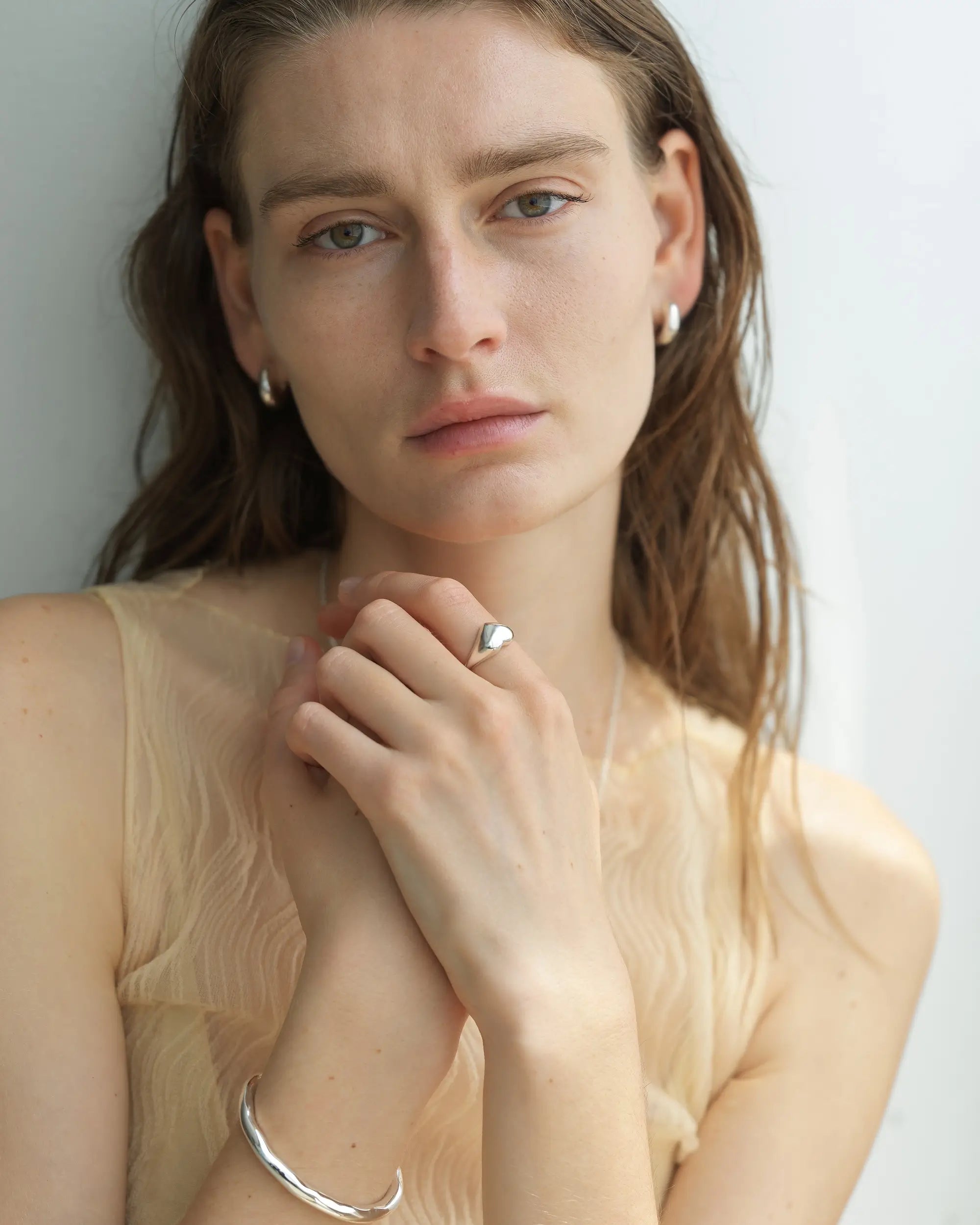 オープンハートリング シルバー・ゴールド | 繊細なデザインとシンプルな美しさが特徴