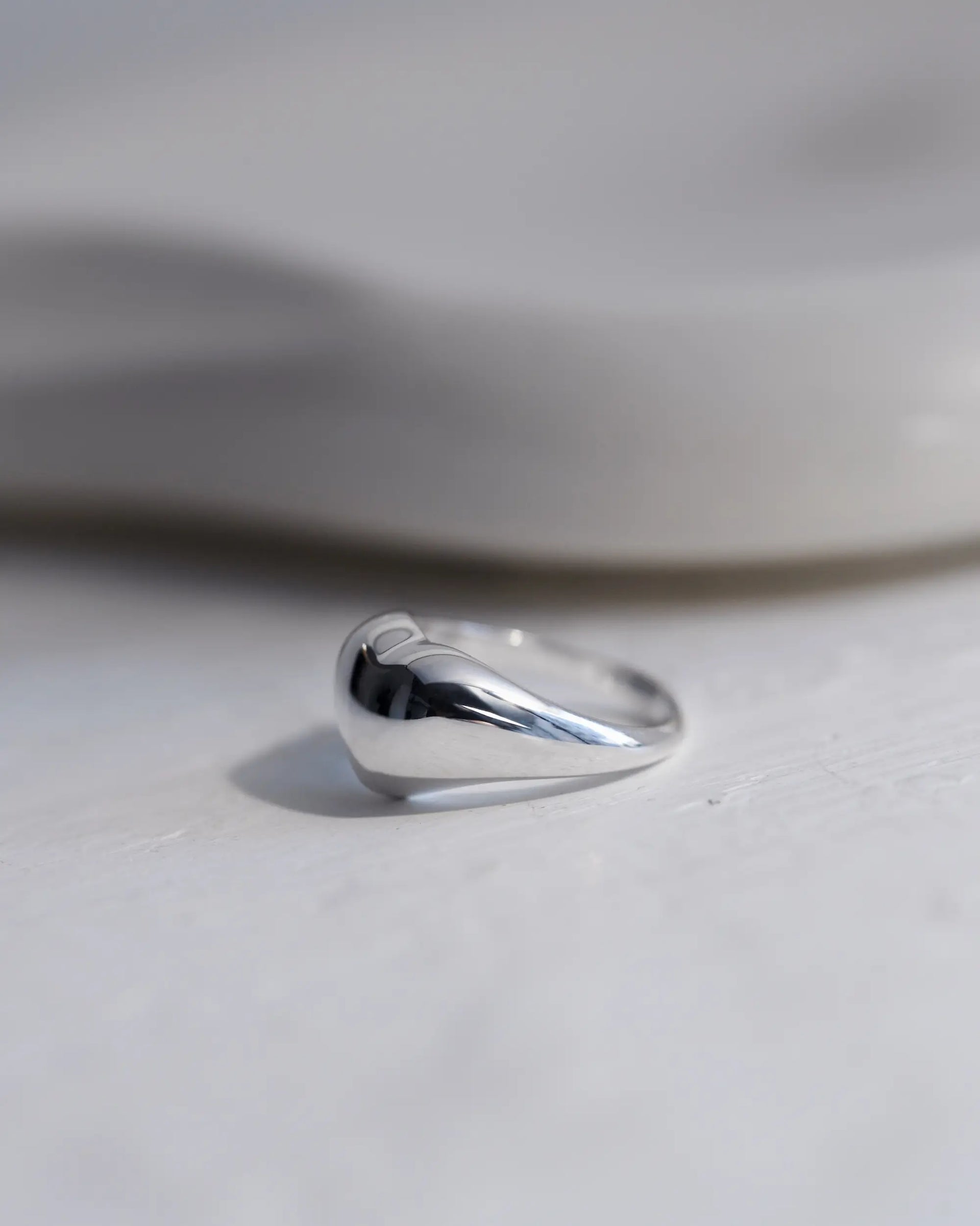 オープンハートリング | クラシカルなハートモチーフを再構築した