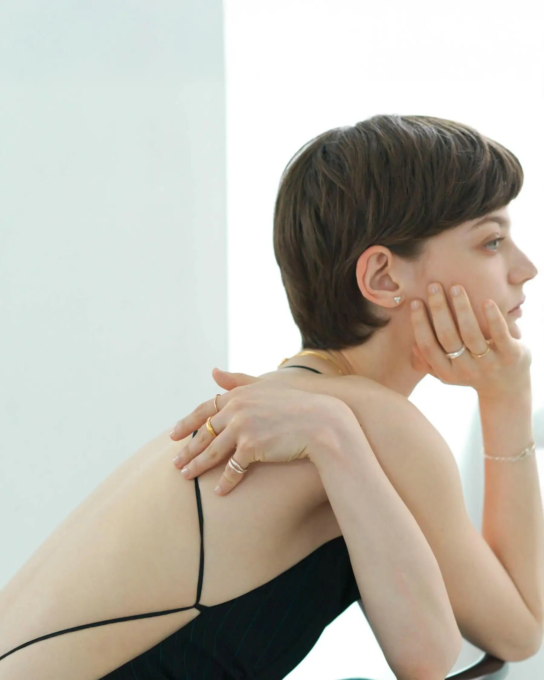 ダブルカーブリング ゴールド 着用 | 3号からのサイズ展開でピンキーリングにも最適