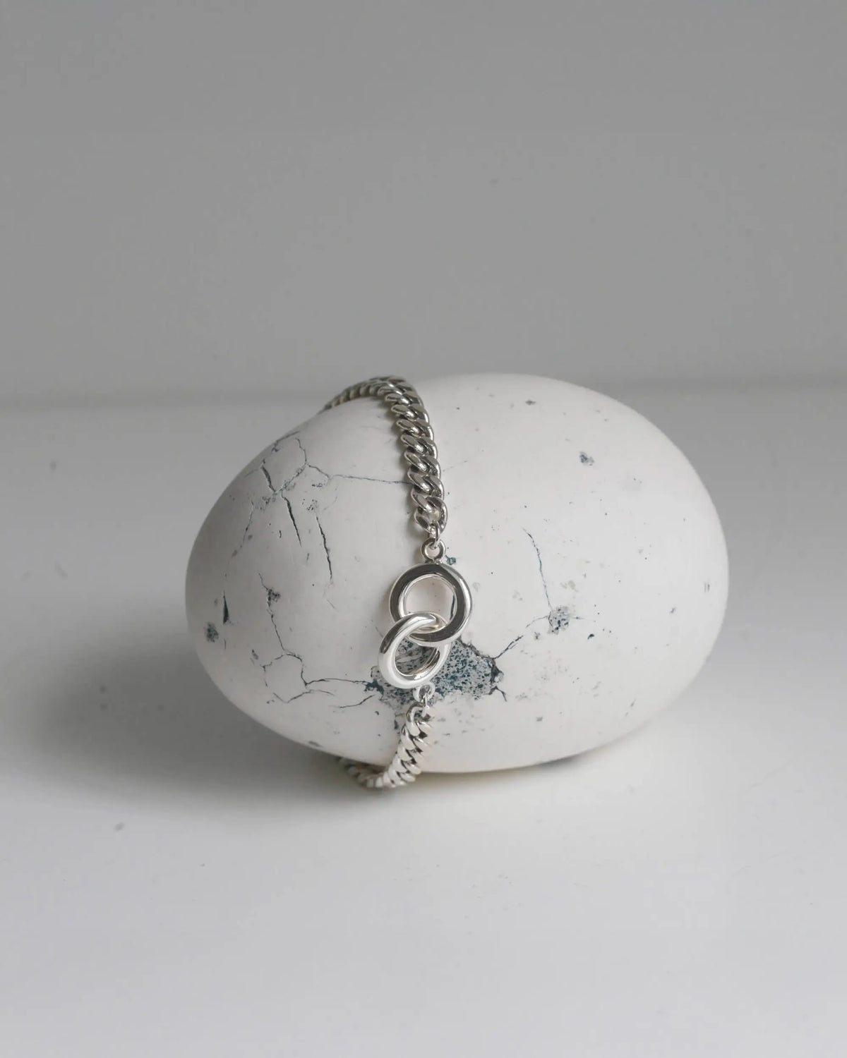 double-ring-chain-bracelet-01. 