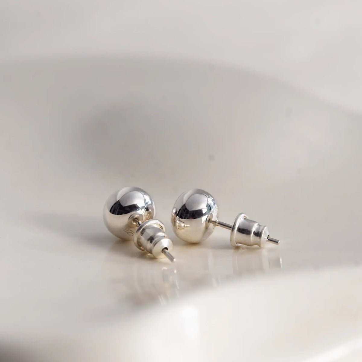 LARA BOHINC ピアス アクセサリー シルバー グローボールピアス l シルバーアクセサリーブランド Aletta Jewelry