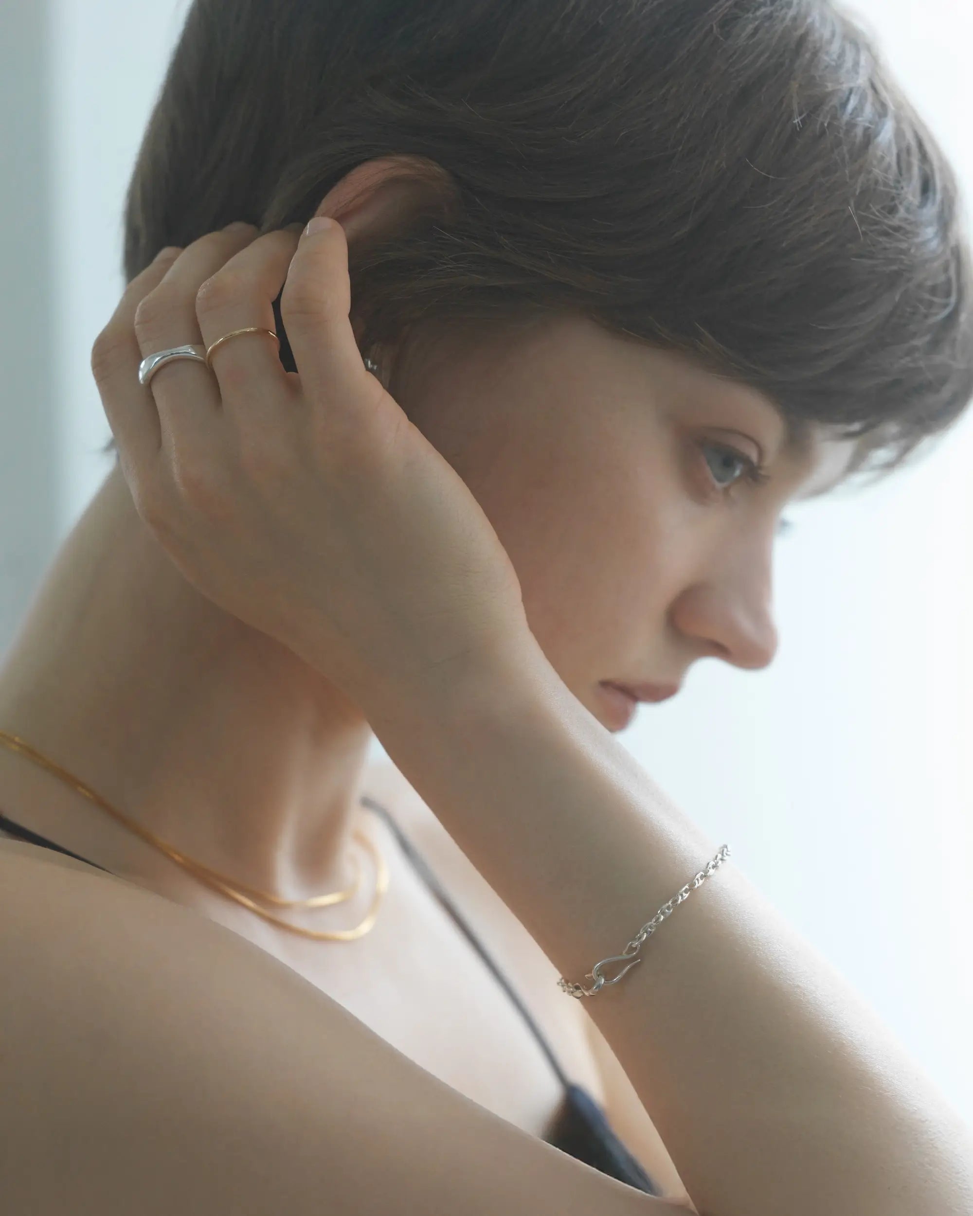 マリーナリンクチェーンブレスレット シルバー アップ | 手首を華奢に見せる洗練されたマリーナチェーンのコマ