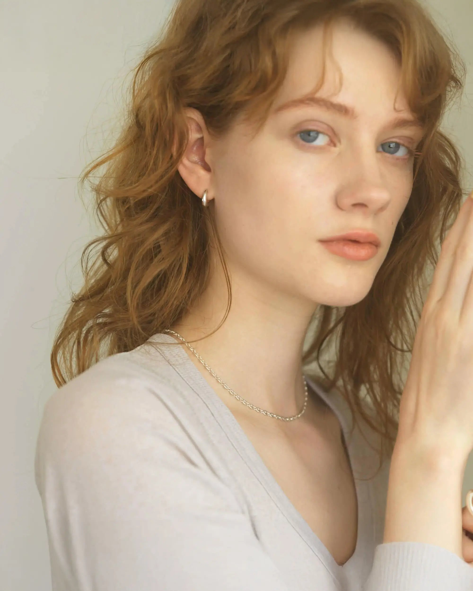 マリーナリンク アンカーチェーンネックレス（シルバー925）着用画像 - チョーカー風に楽しめるSサイズ（38cm）のスタイリング