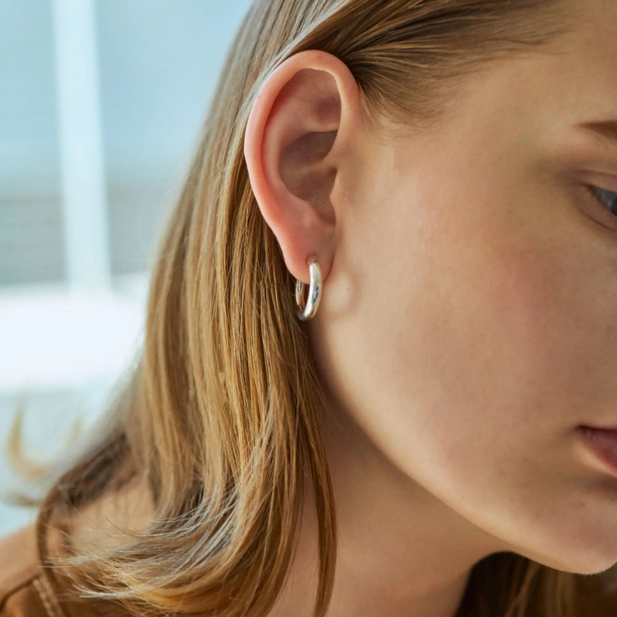 oval-hoop-pierce-m-01.webp?