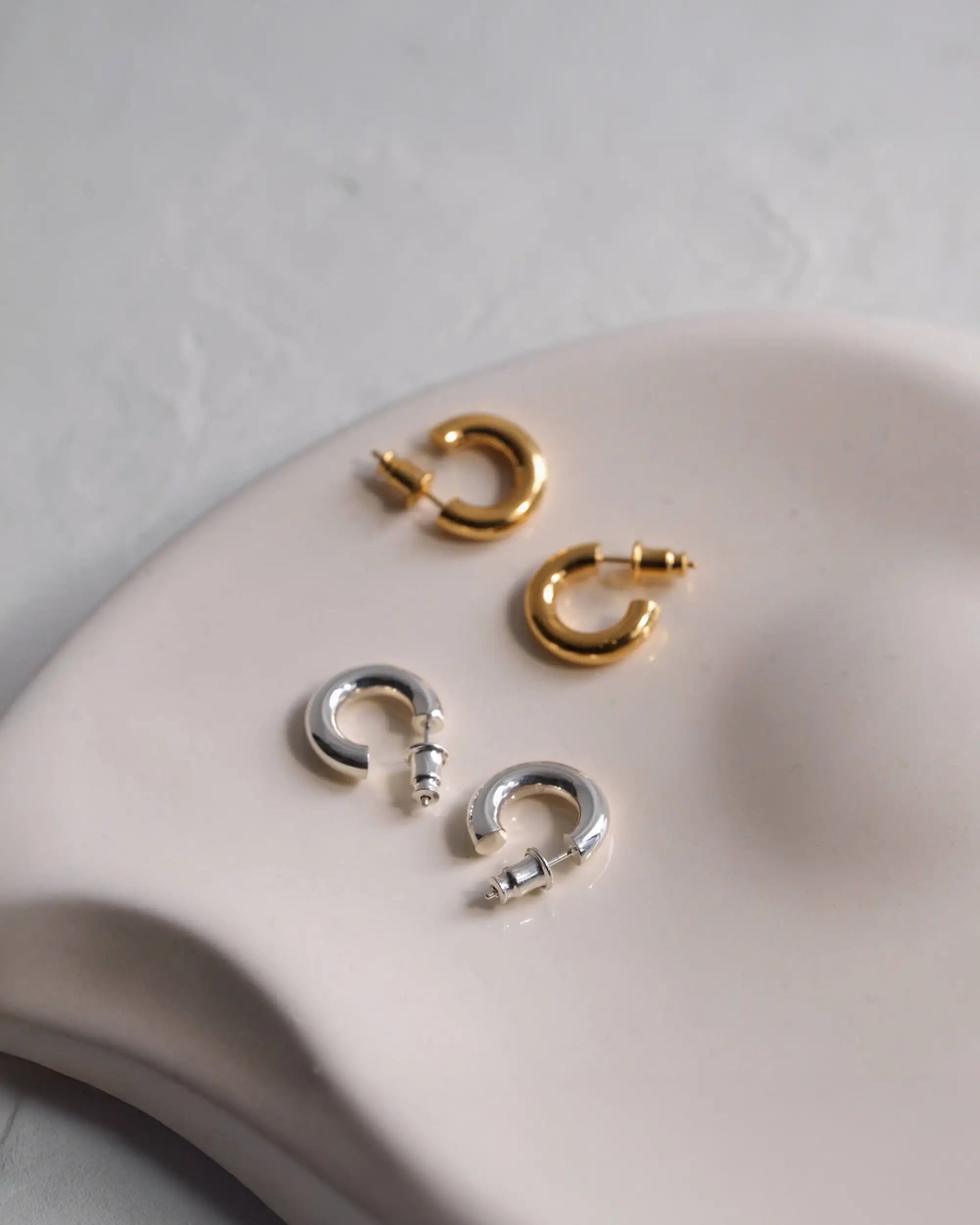 オーバルフープピアス S | 上品なシルエットのシルバー925ピアス