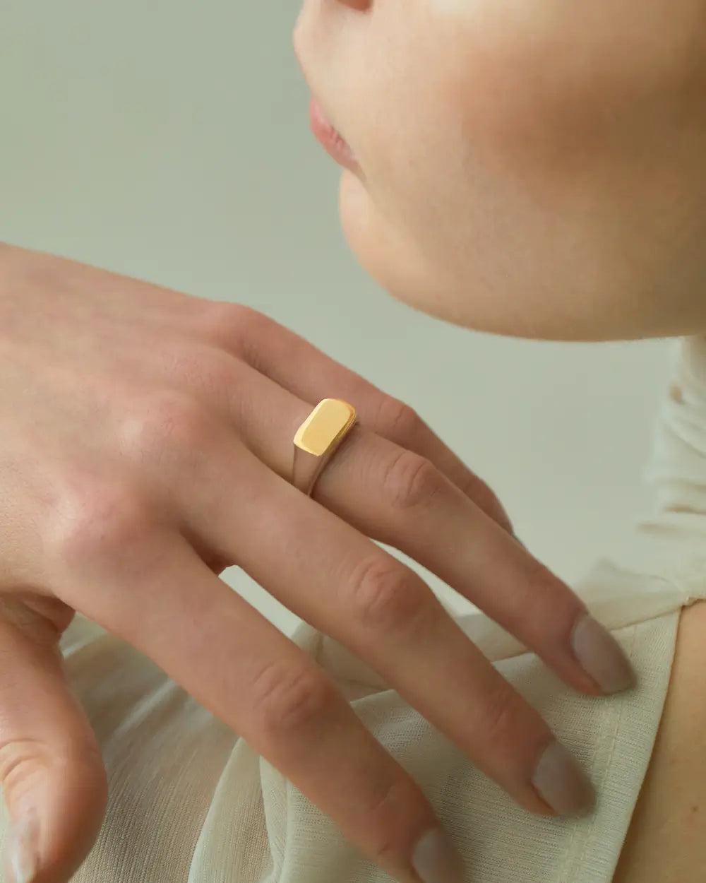 オーバルリング バイカラー コーディネート | つけっぱなしにも最適なジェンダーレスなデザイン