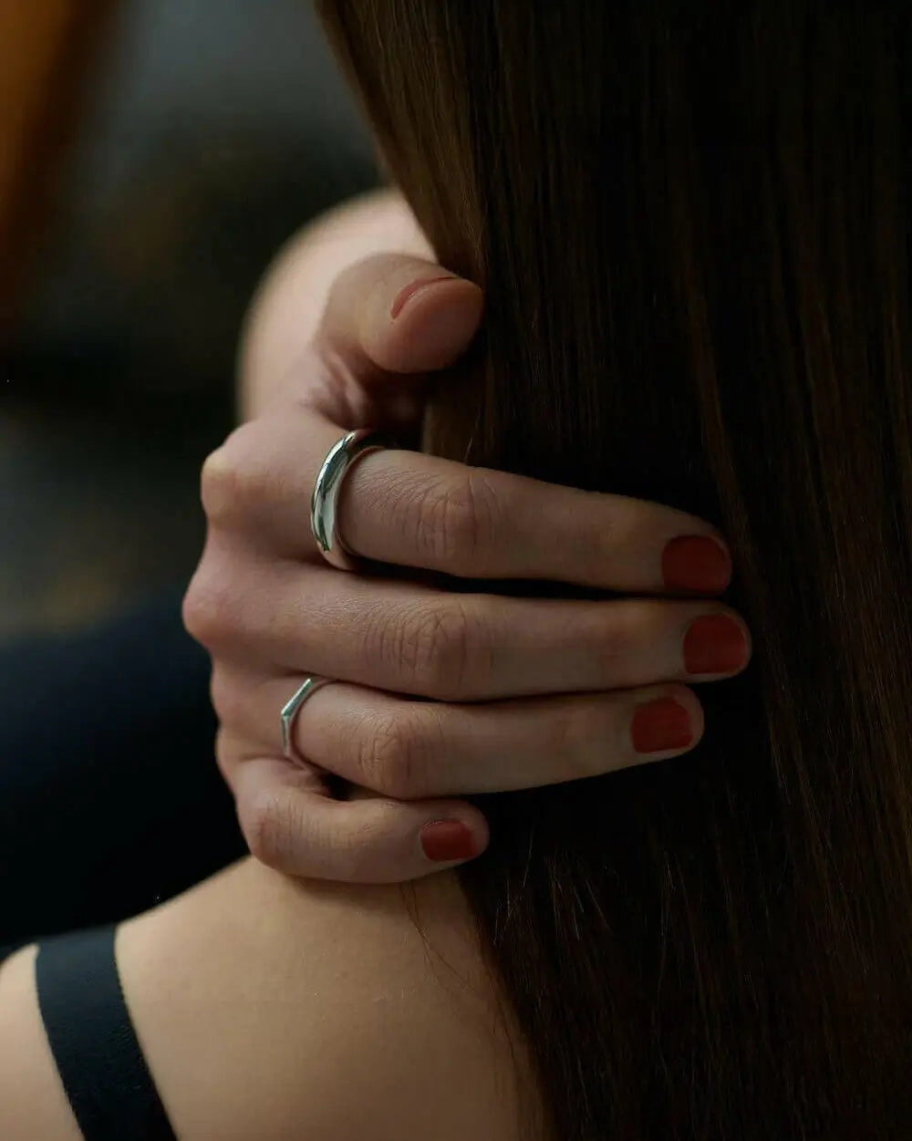 Aletta Jewelry プランプリングの質感｜Silver 925の品質と丁寧に磨き上げられた鏡面仕上げ