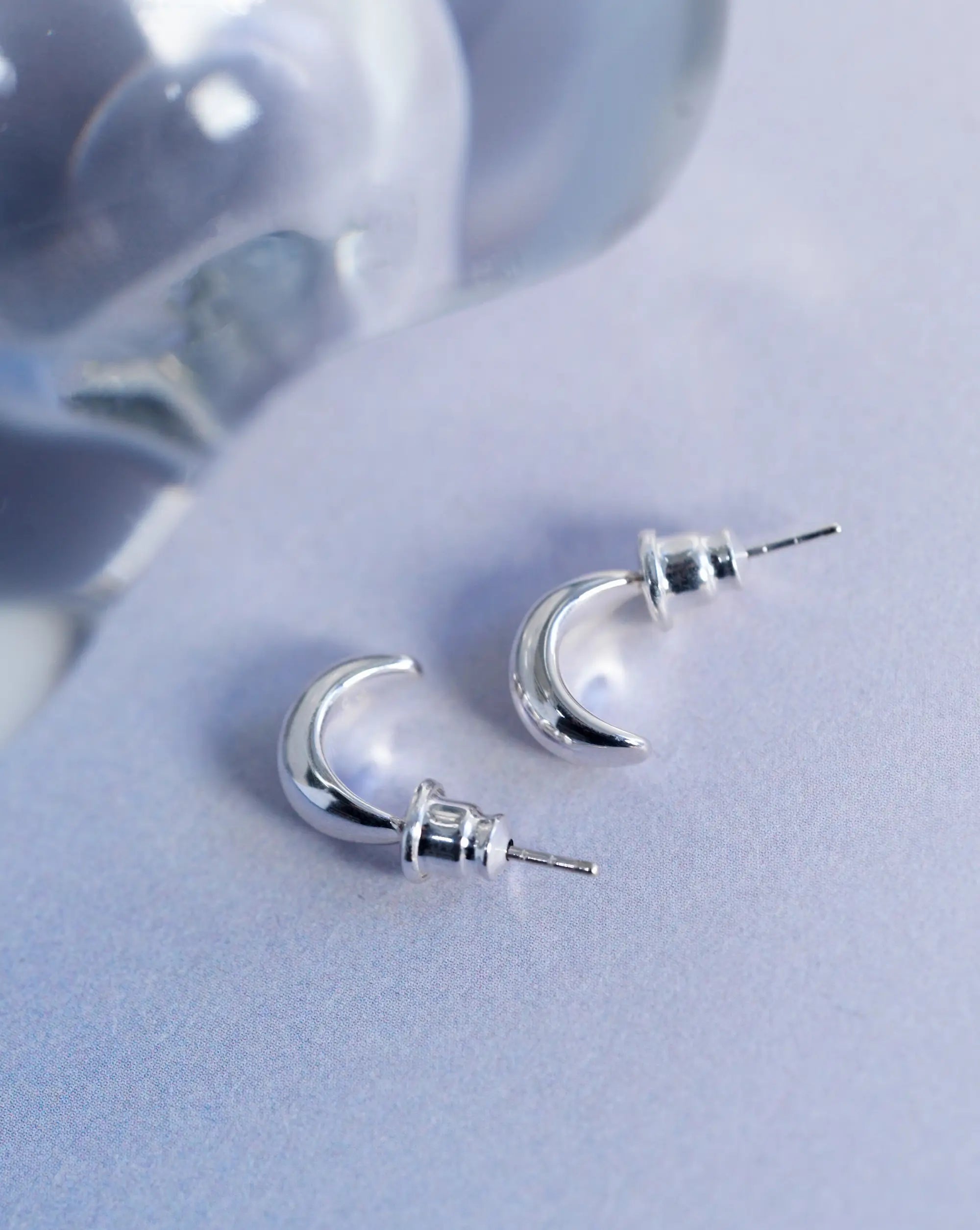 ラウンドフローピアス シルバー925 | ミニマルながら立体感のある美しいフォルムのピアス