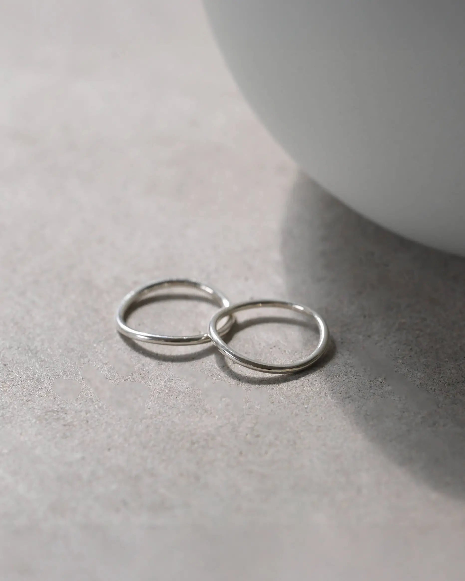 錆びないシルバー925のロウウェーブリング。おしゃれで人差し指にぴったりのデザイン