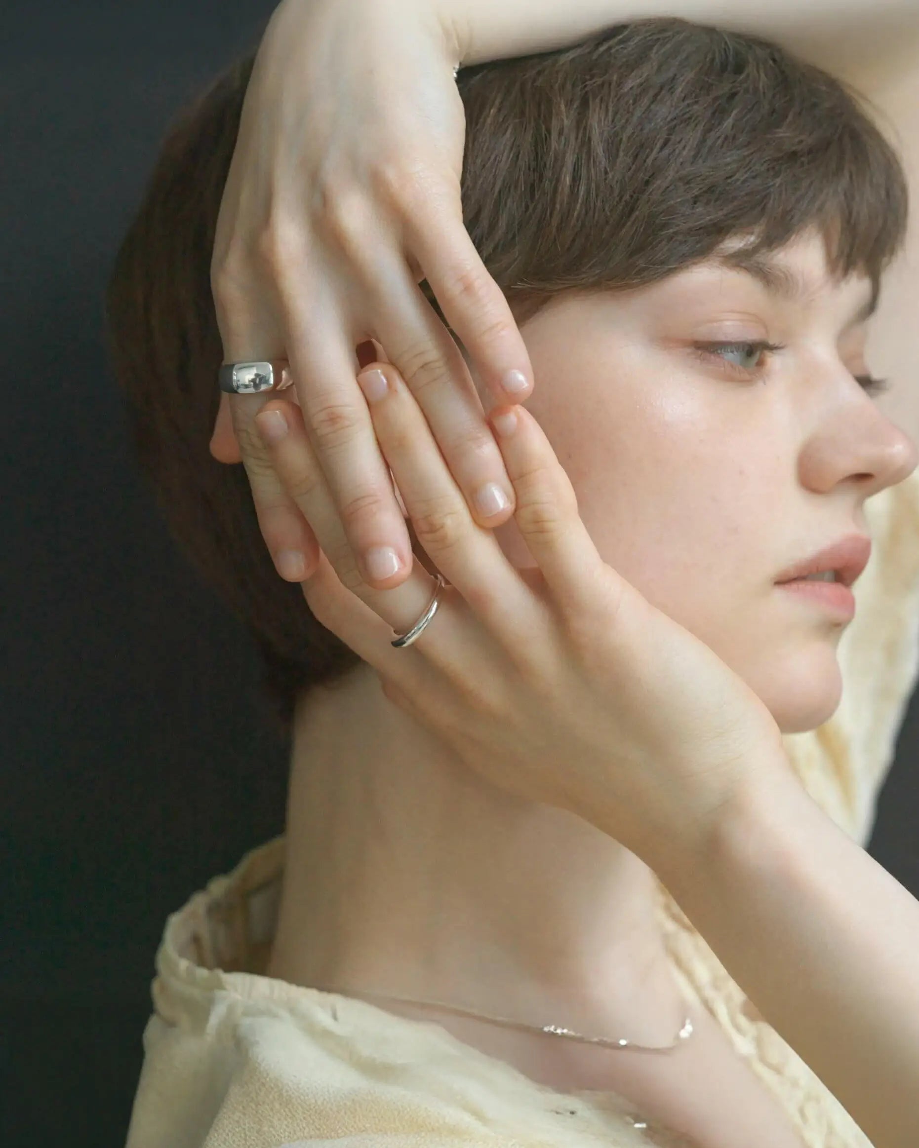 シエナリング シルバー925 手元 | ボリューム感とナチュラルな柔らかさを両立