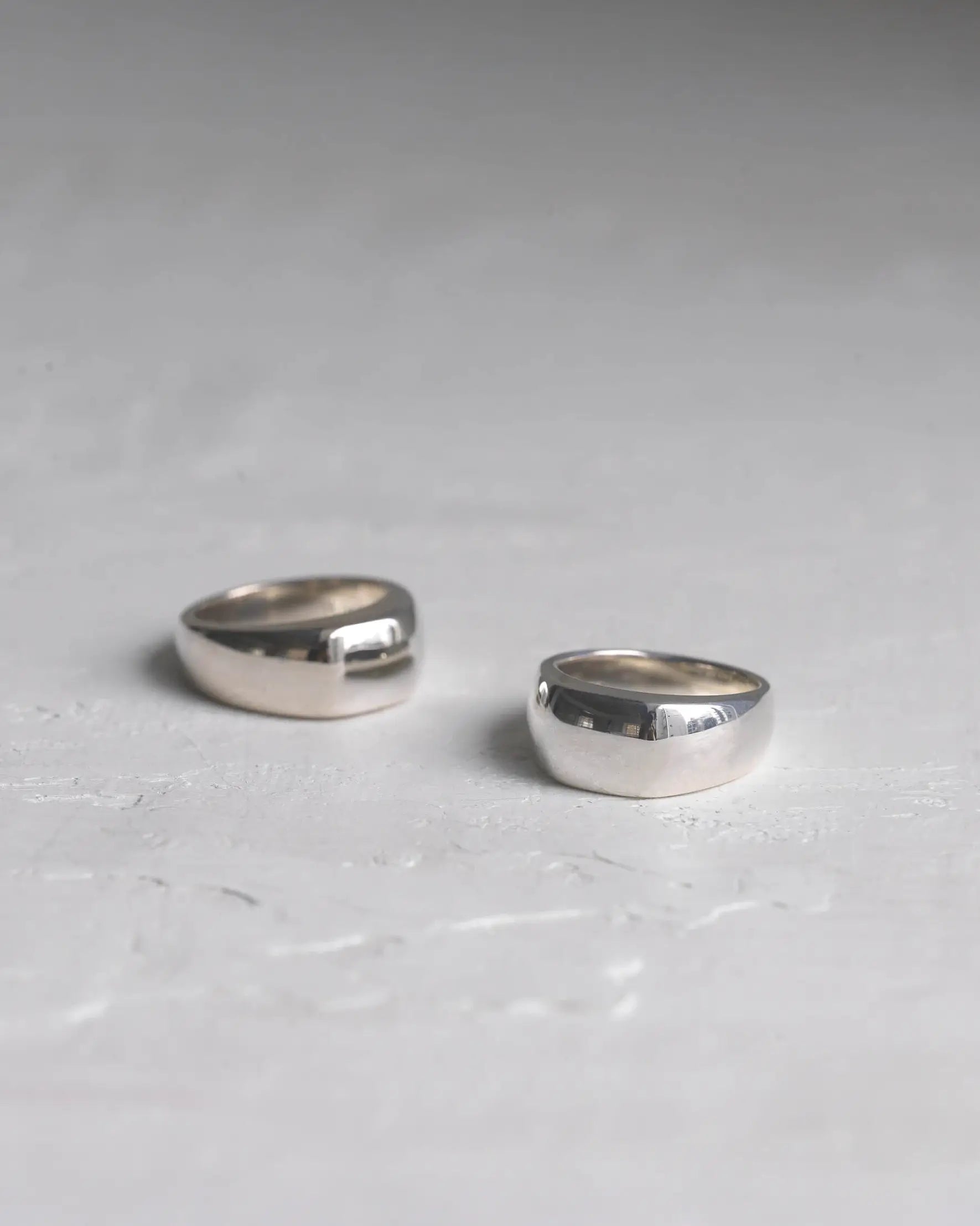 ペアで楽しめるシエナリング。メンズにもレディースにも人気の、シンプルで上品なシルバー925製指輪。