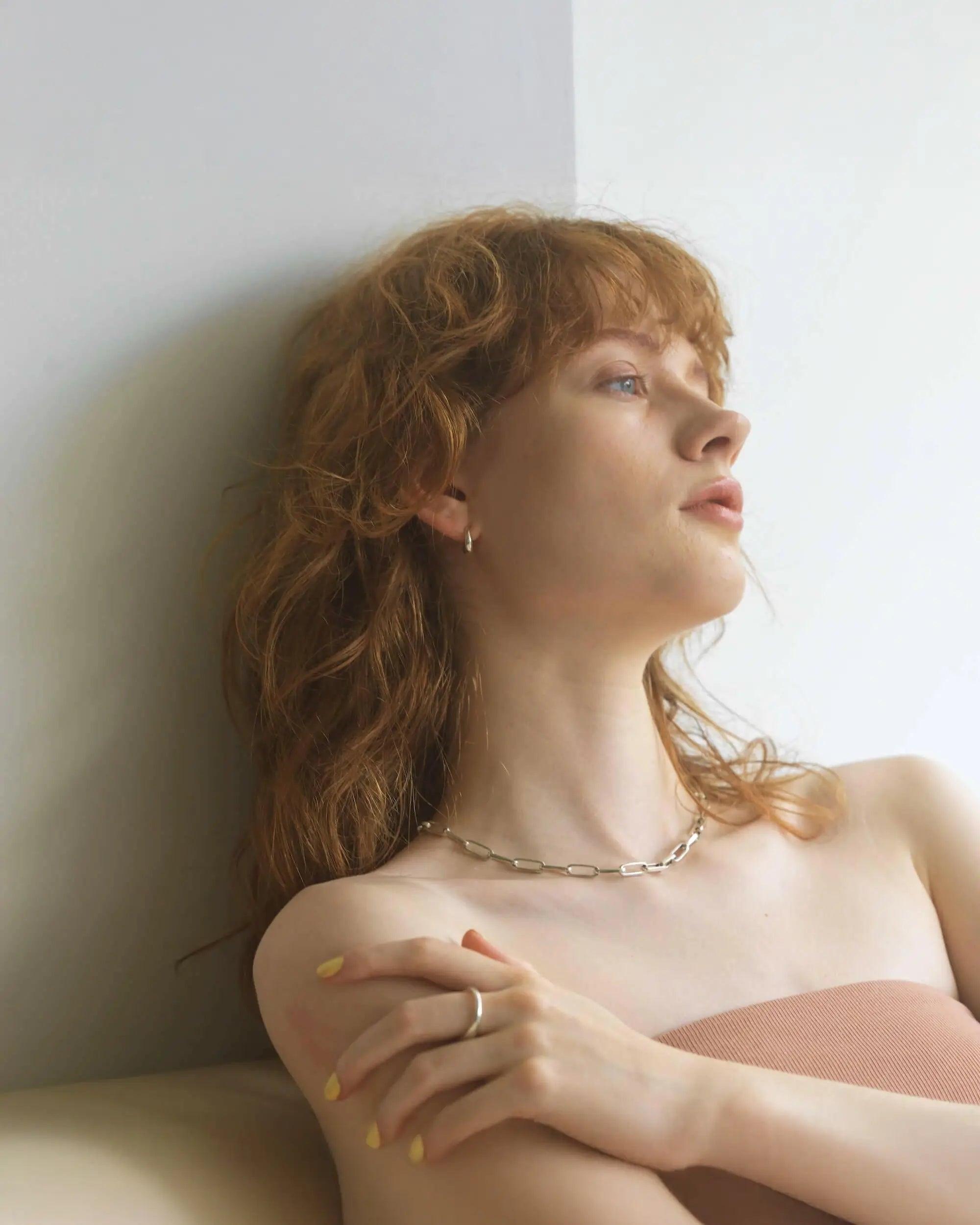 ヴァンテージチェーンネックレス（シルバー925）着用画像 - 建築的な構造美と重厚感を持つブランドのシグネチャーモデル