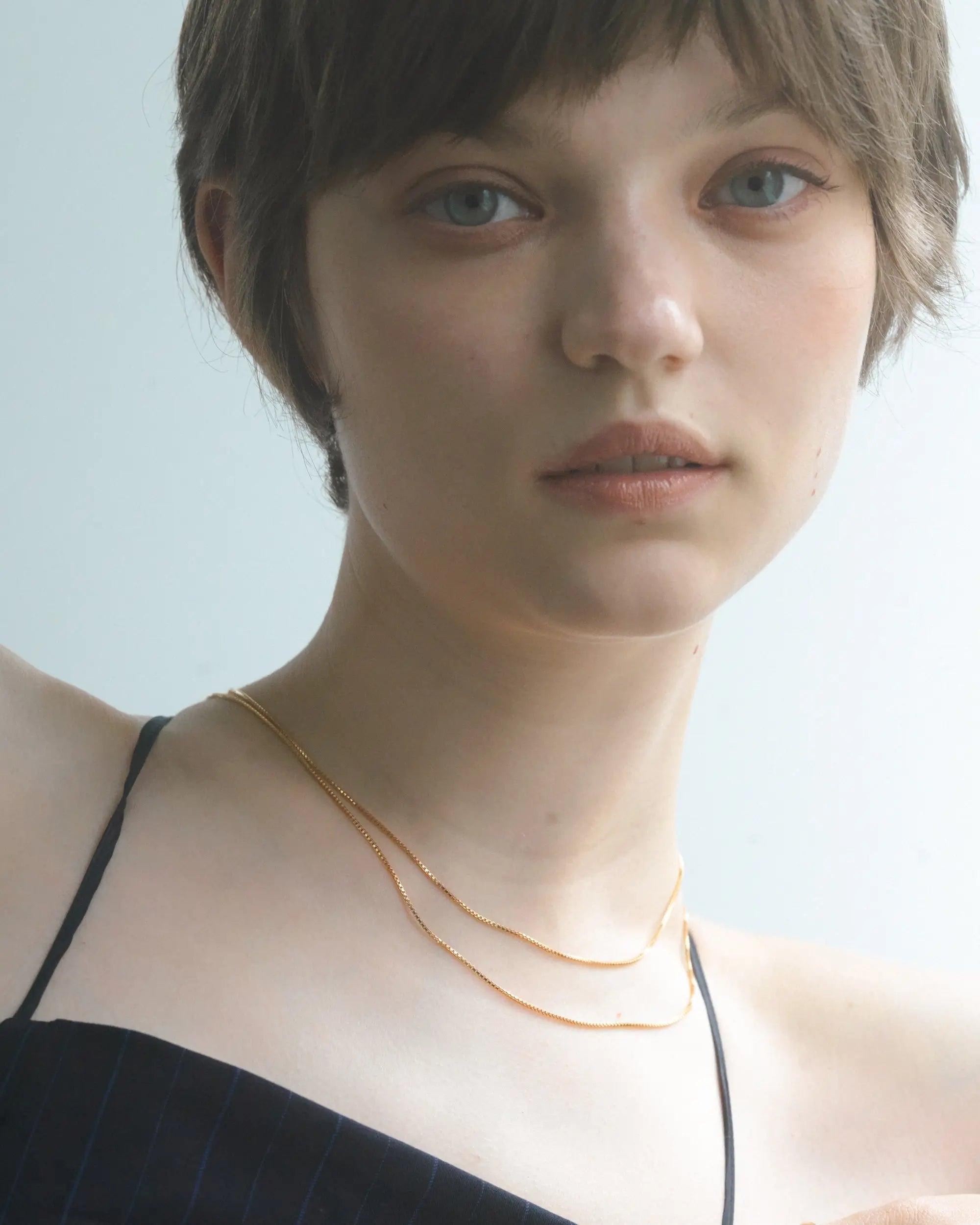 ベネチアンチェーンネックレス 重ね付け | 長さ違いのレイヤードで奥行きを出したスタイリング
