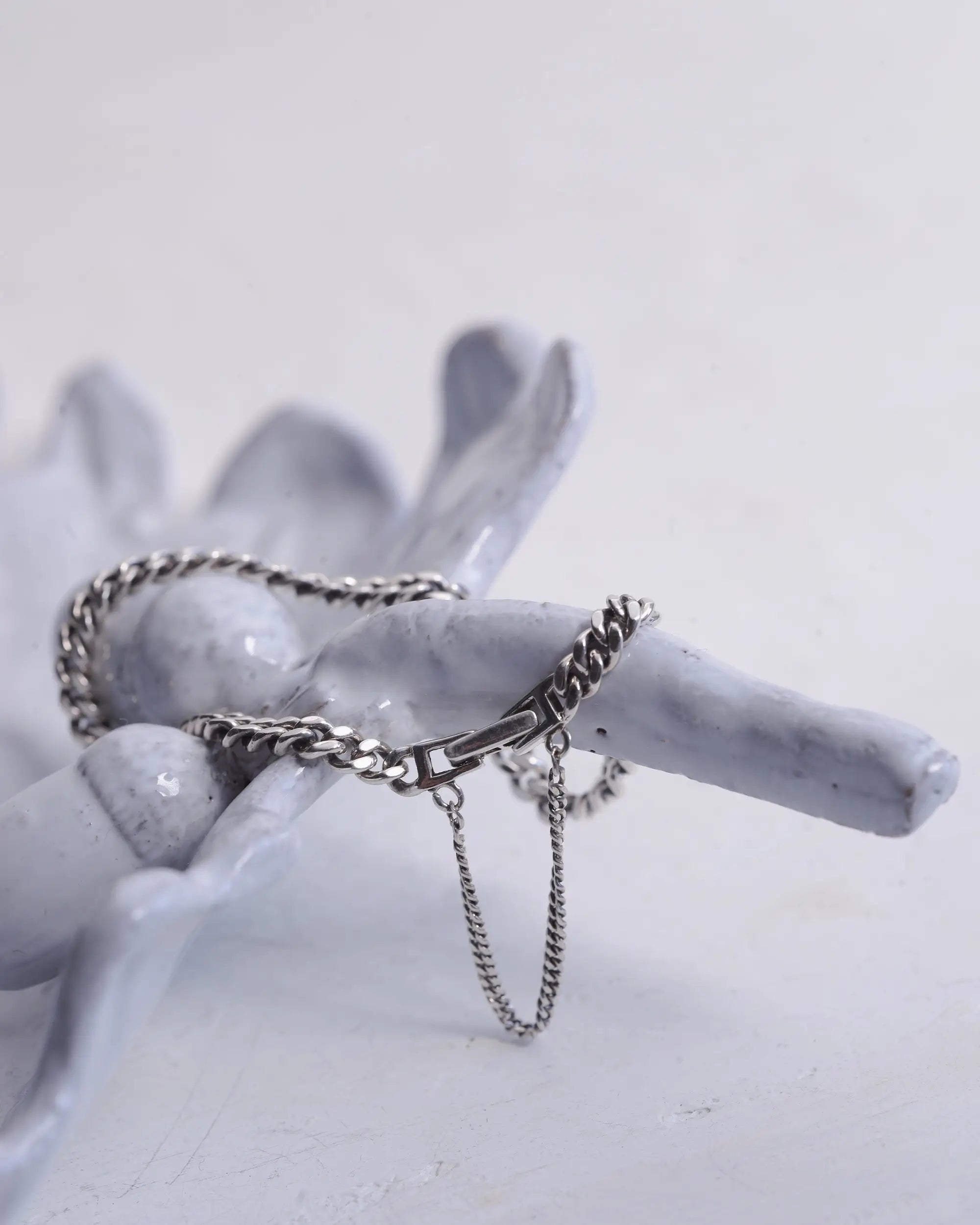 ヨークチェーンブレスレット シルバー925 置き画 | どんな服装にも合うベーシックな喜平チェーンブレス