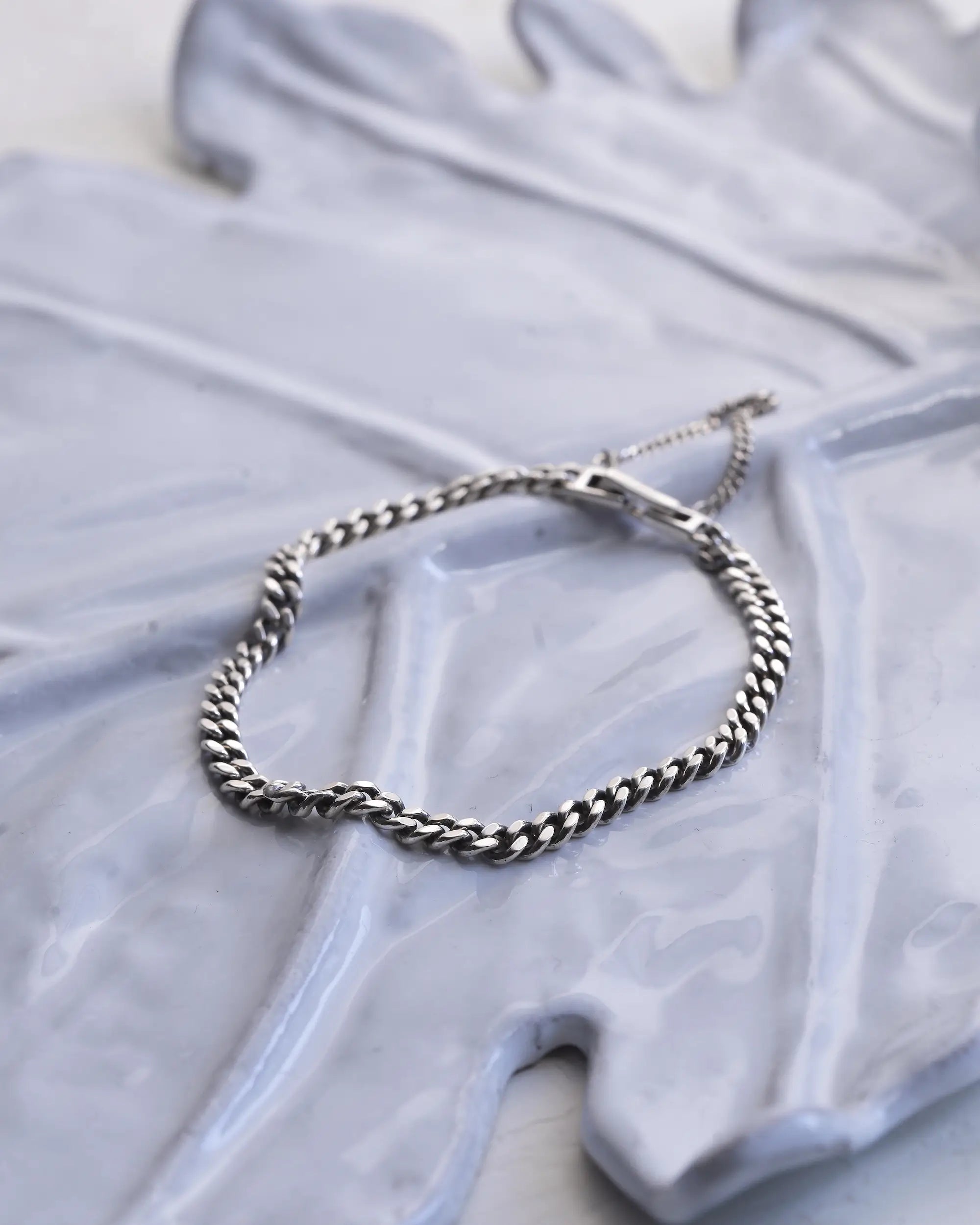 ヨークチェーンブレスレット 重ね付け | バングルや時計と合わせやすい万能なシルバーチェーン