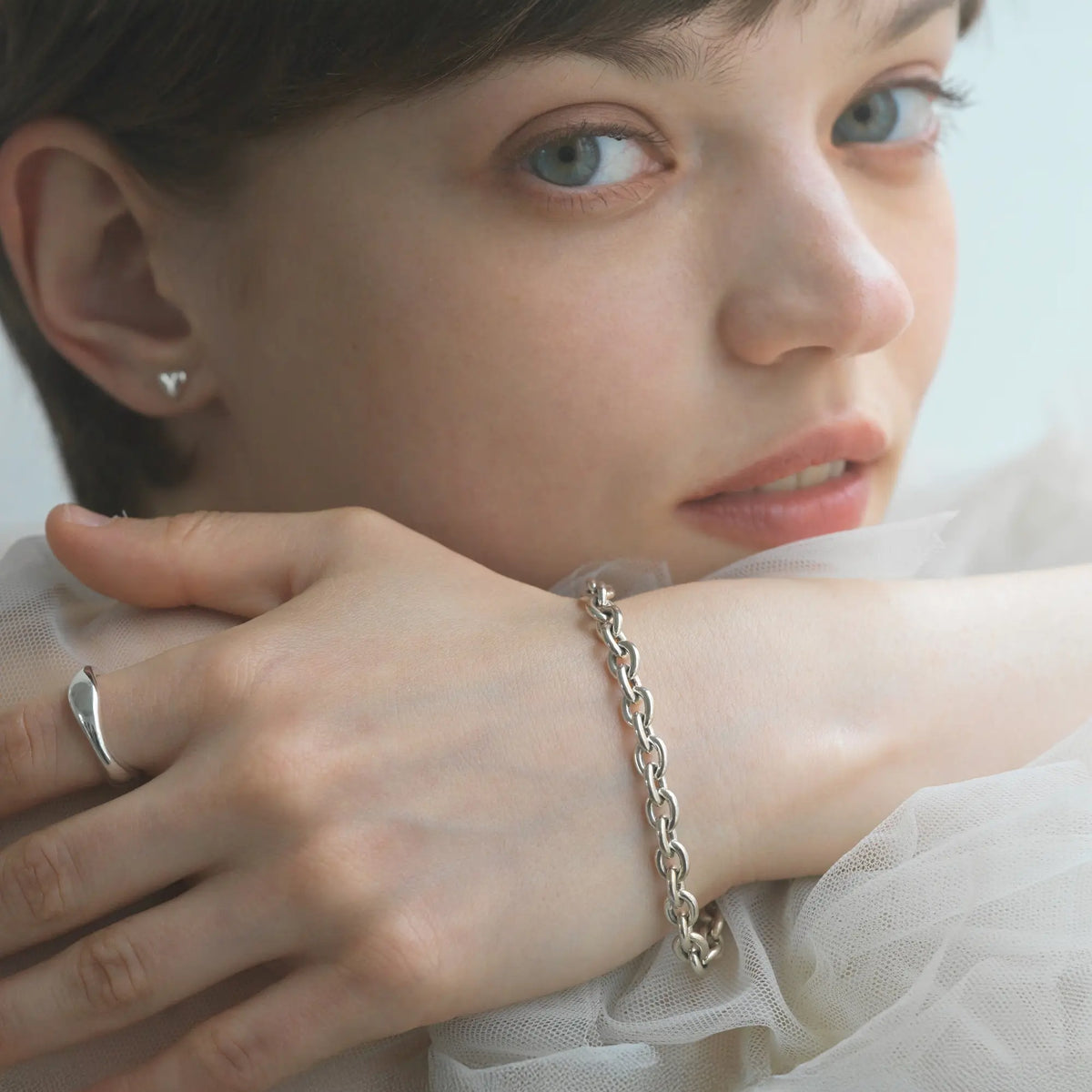 zoe-chain-bracelet-07.webp?